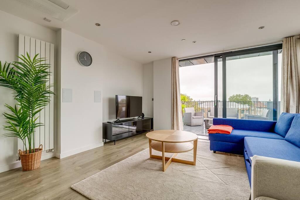 Last-Minute Grabs l Cozy Apt in Camden Town By Capital Retreats Short Lets & Serviced Accommodation London With Balcony, Free WiFi