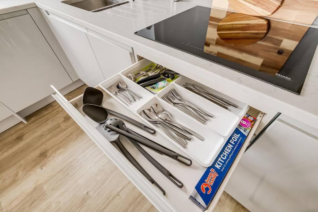 Last-Minute Grabs l Cozy Apt in Camden Town By Capital Retreats Short Lets & Serviced Accommodation London With Balcony, Free WiFi