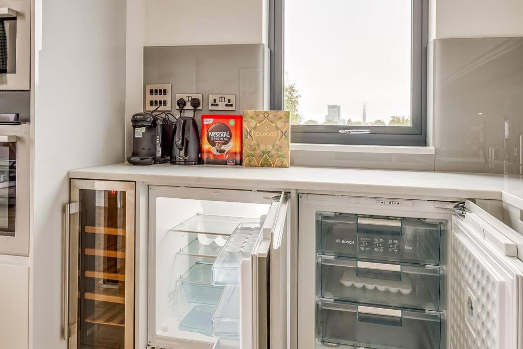 Last-Minute Grabs l Cozy Apt in Camden Town By Capital Retreats Short Lets & Serviced Accommodation London With Balcony, Free WiFi