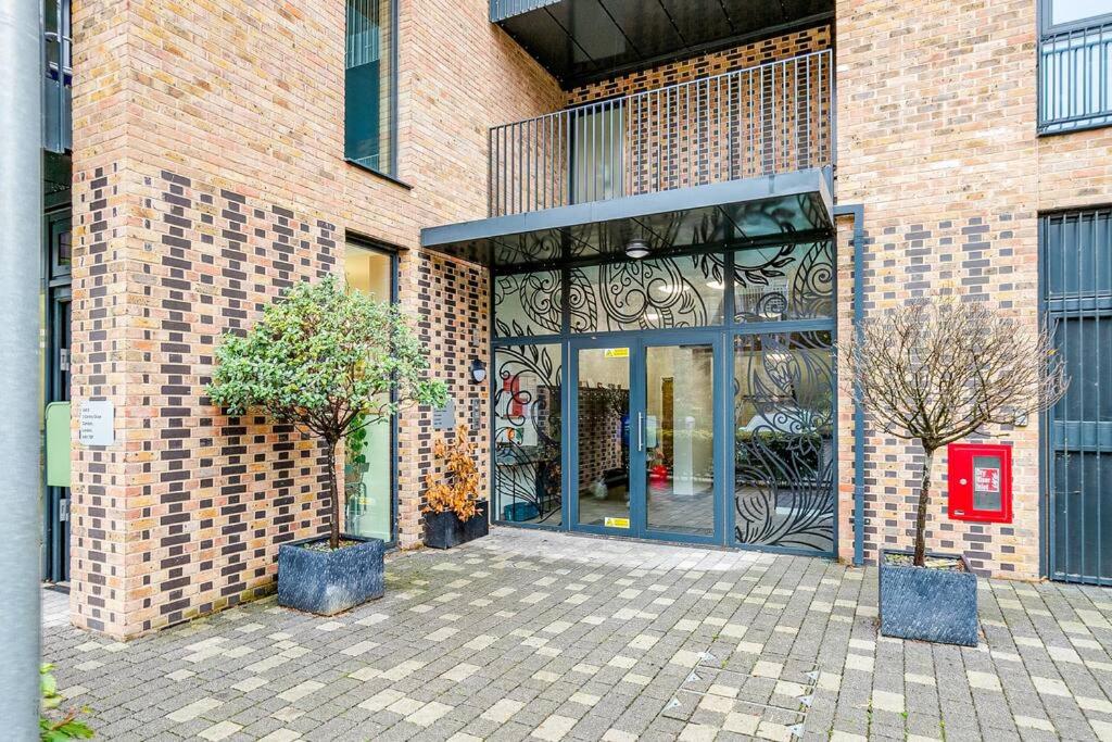 Last-Minute Grabs l Cozy Apt in Camden Town By Capital Retreats Short Lets & Serviced Accommodation London With Balcony, Free WiFi