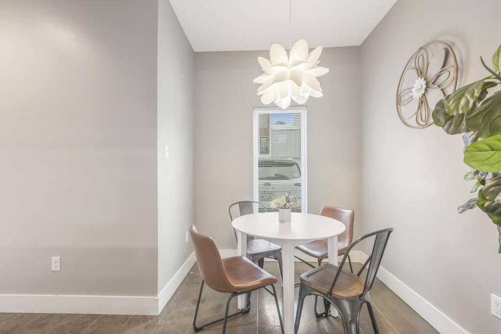 Cozy 2 Bed Townhome near the Hospital view 5