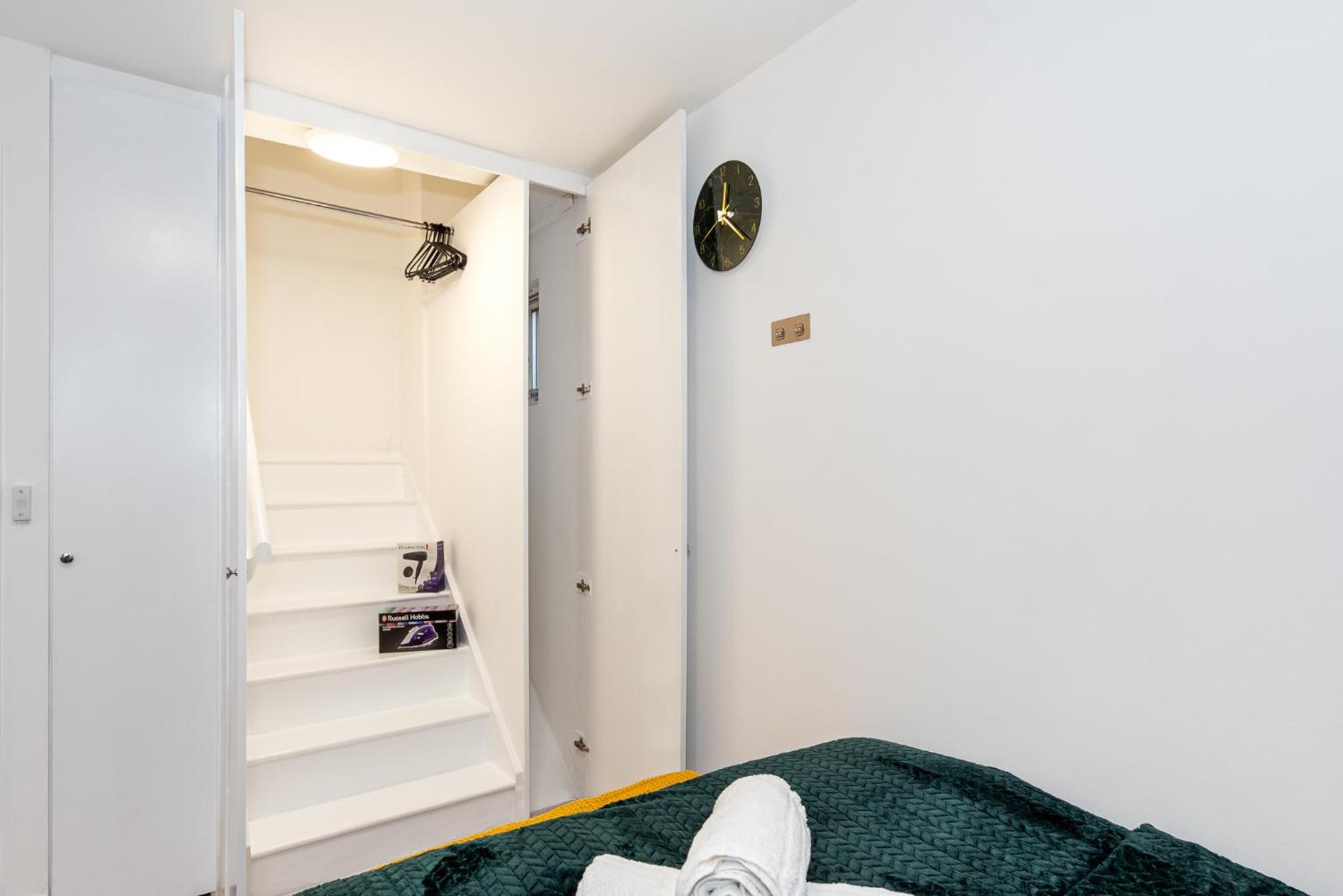 Small and Trendy studio 3B