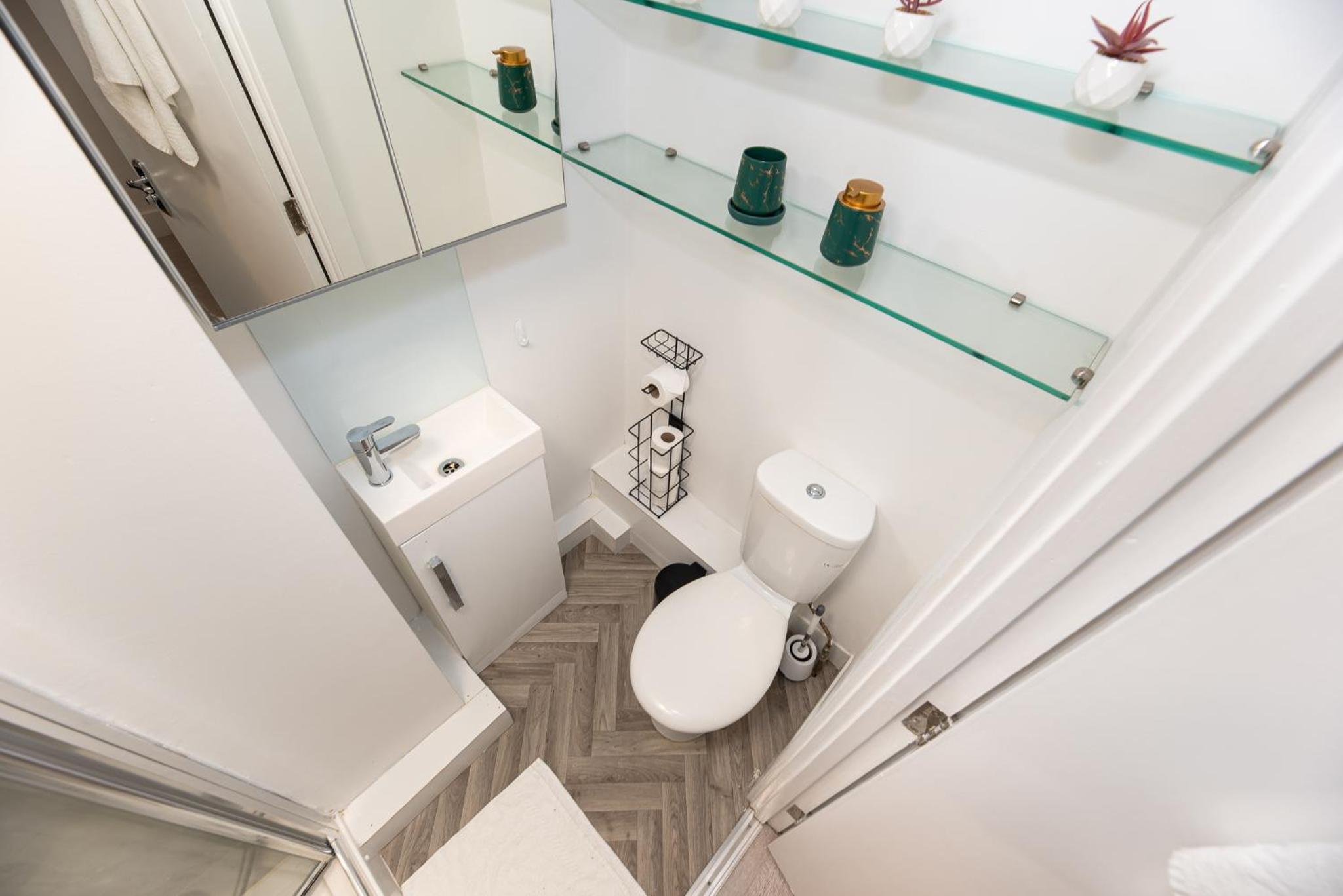 Small and Trendy studio 3B