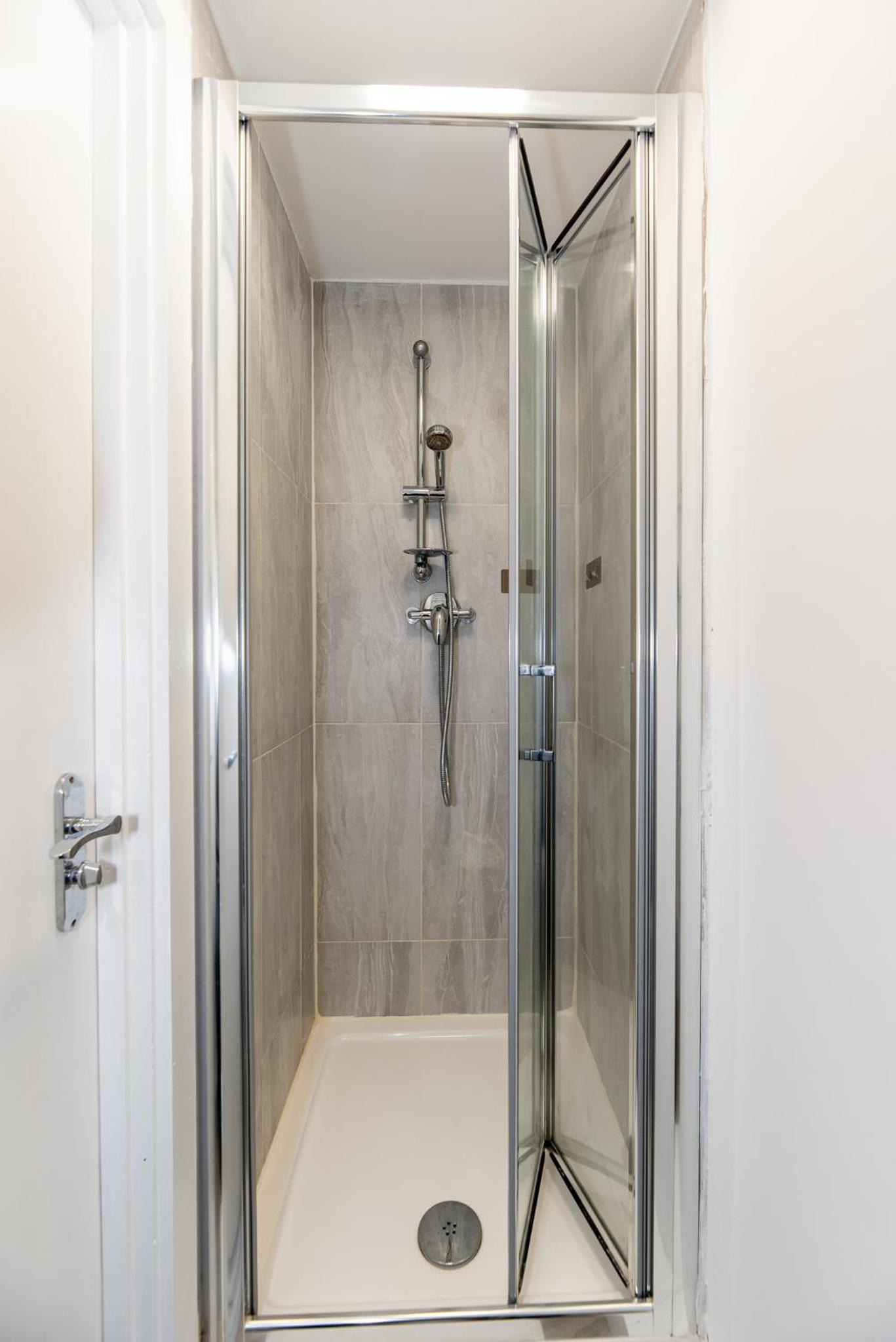 Small and Trendy studio 3B