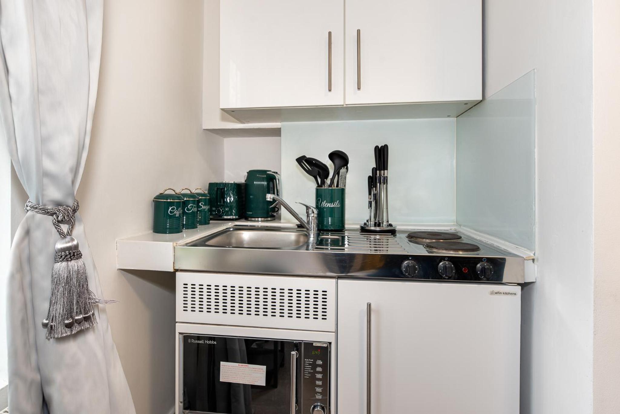 Small and Trendy studio 3B