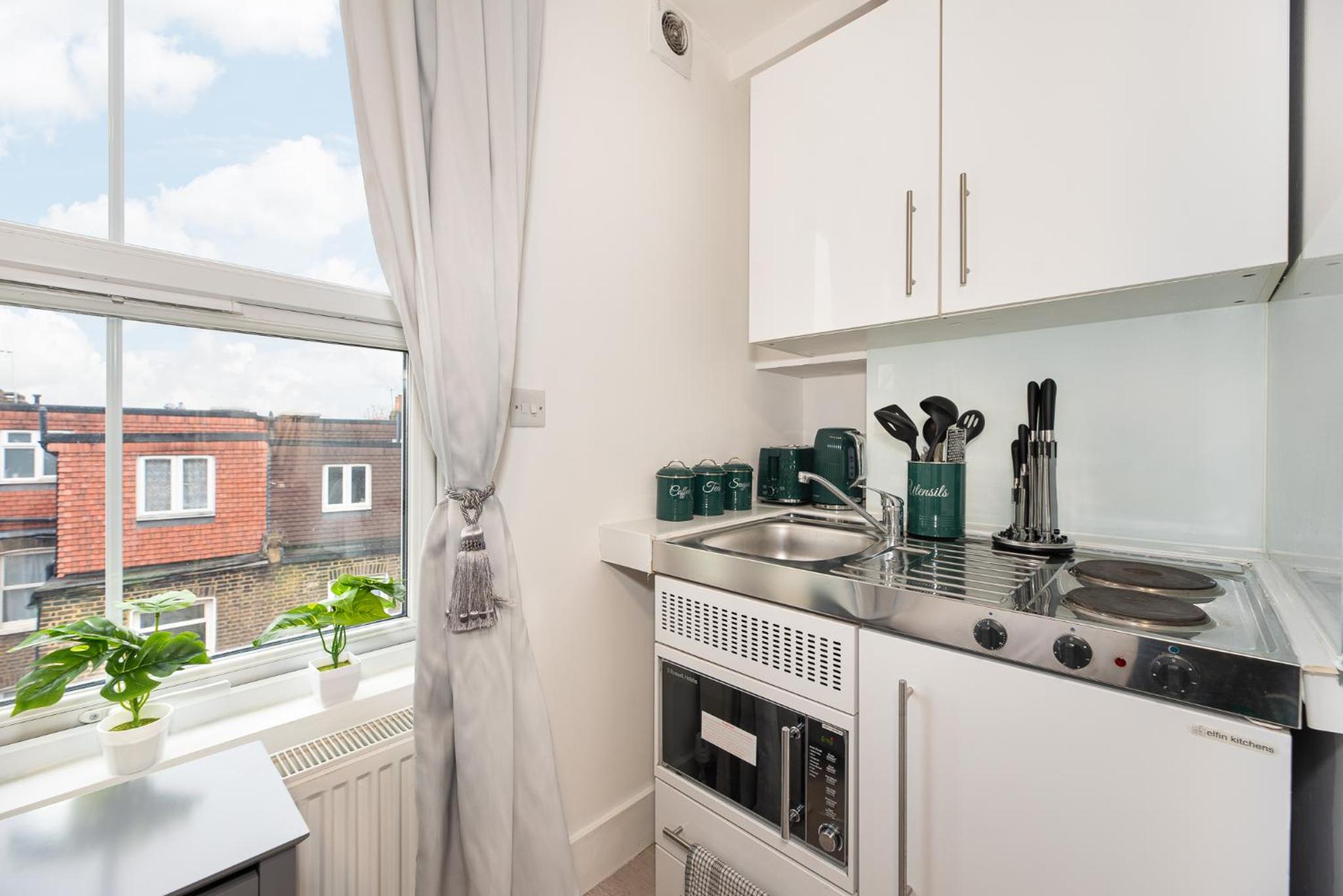 Small and Trendy studio 3B