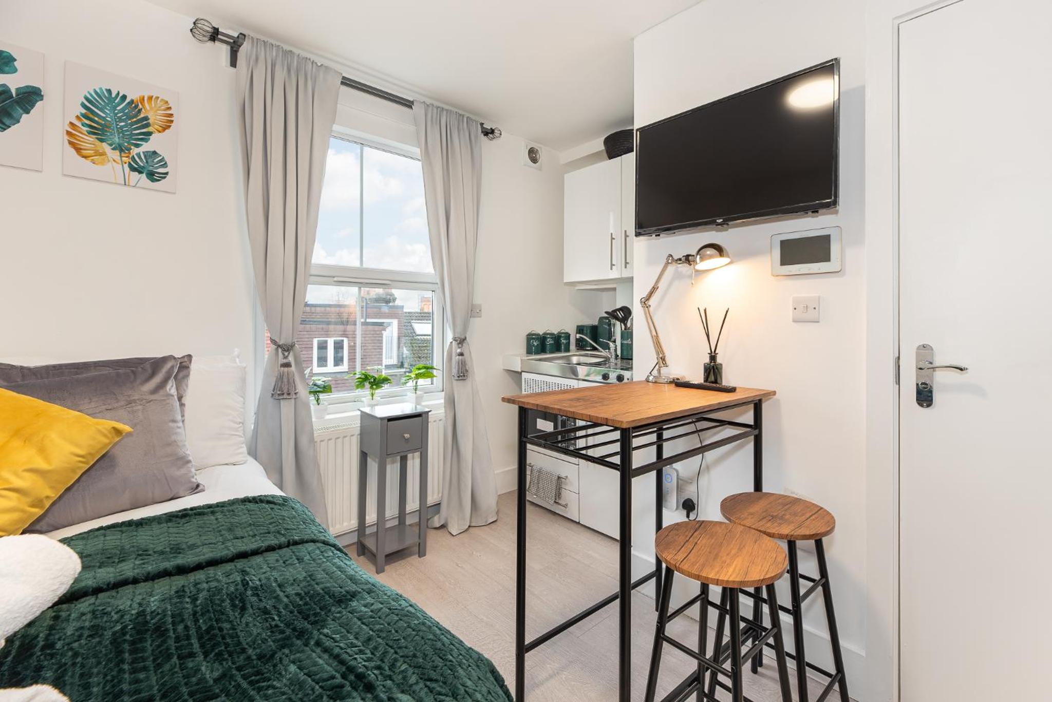 Small and Trendy studio 3B