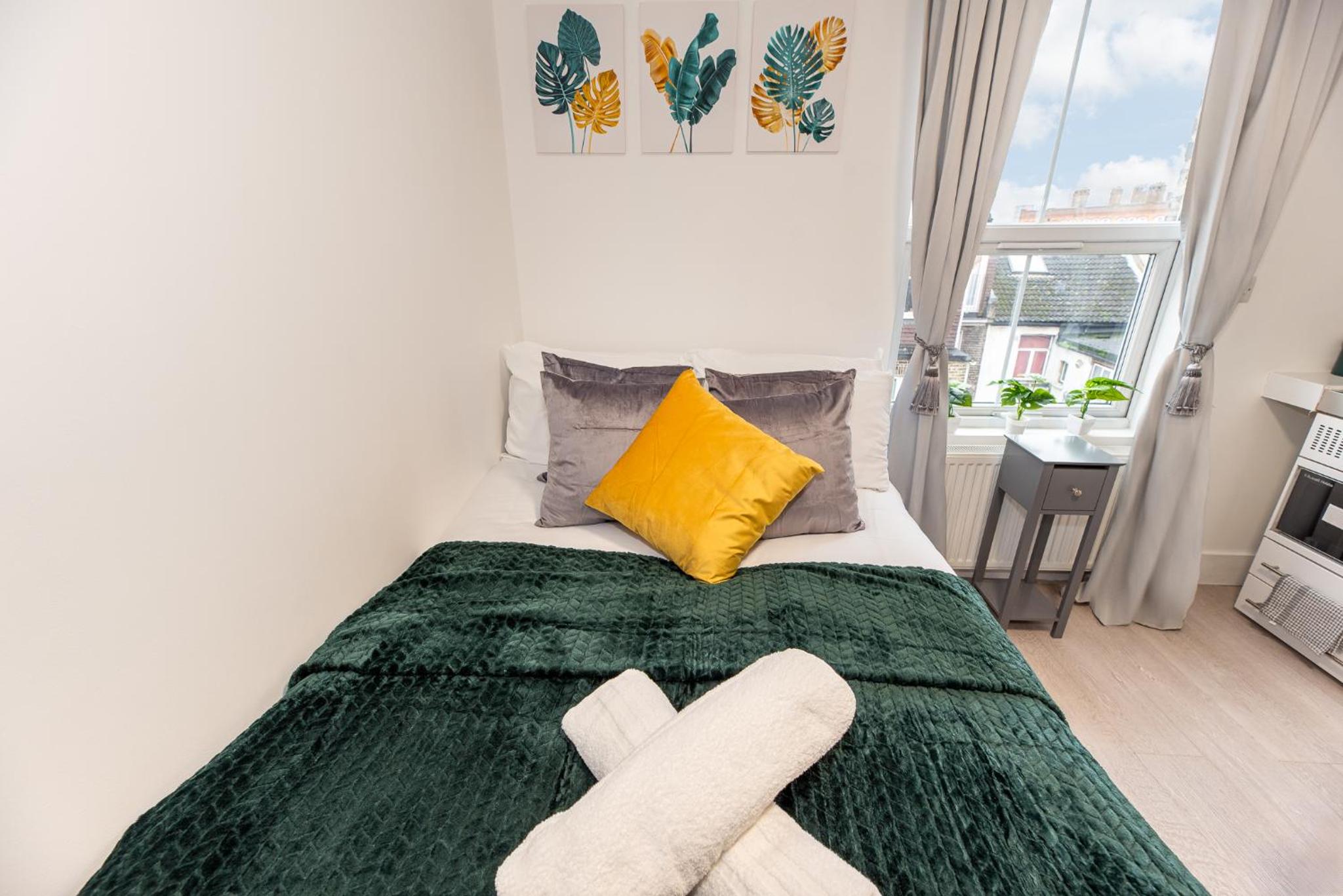 Small and Trendy studio 3B