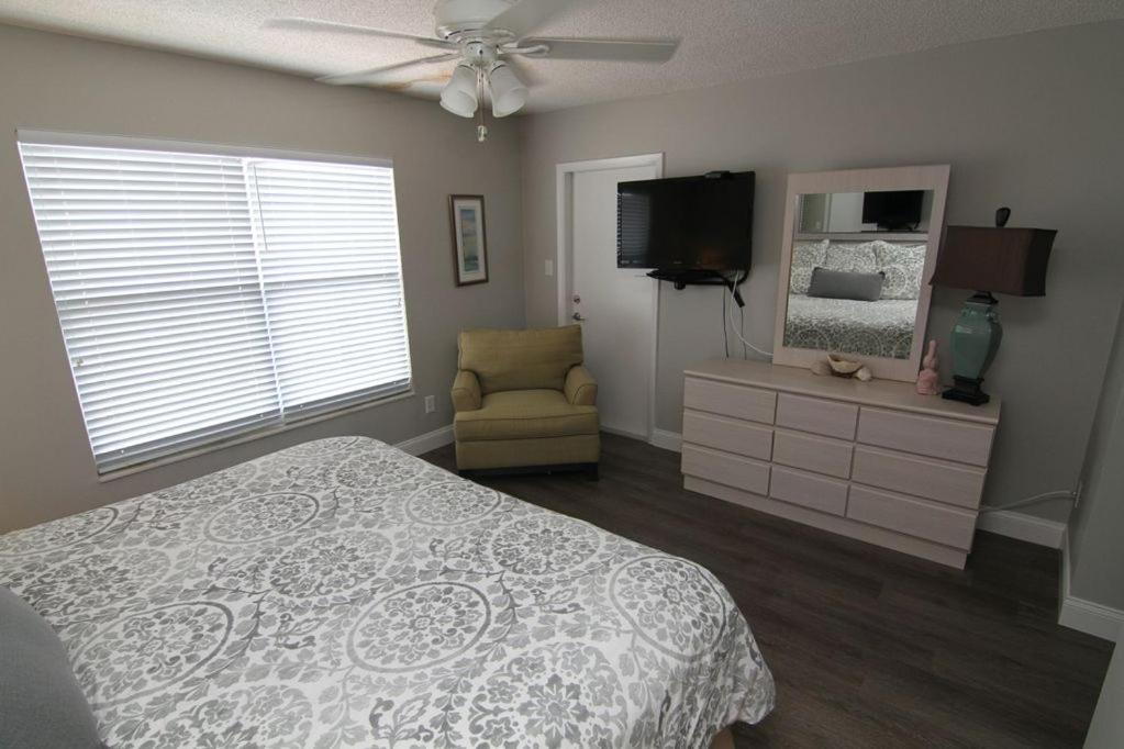 Visit this top floor property located on the no-drive beach with 2 complex pools! view 5