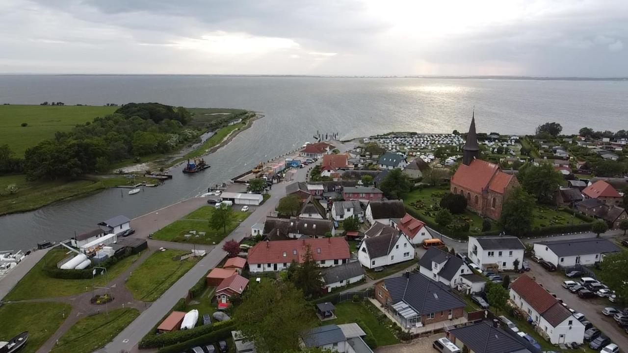 Ruegenferienhaus - Schaprode Hafen
