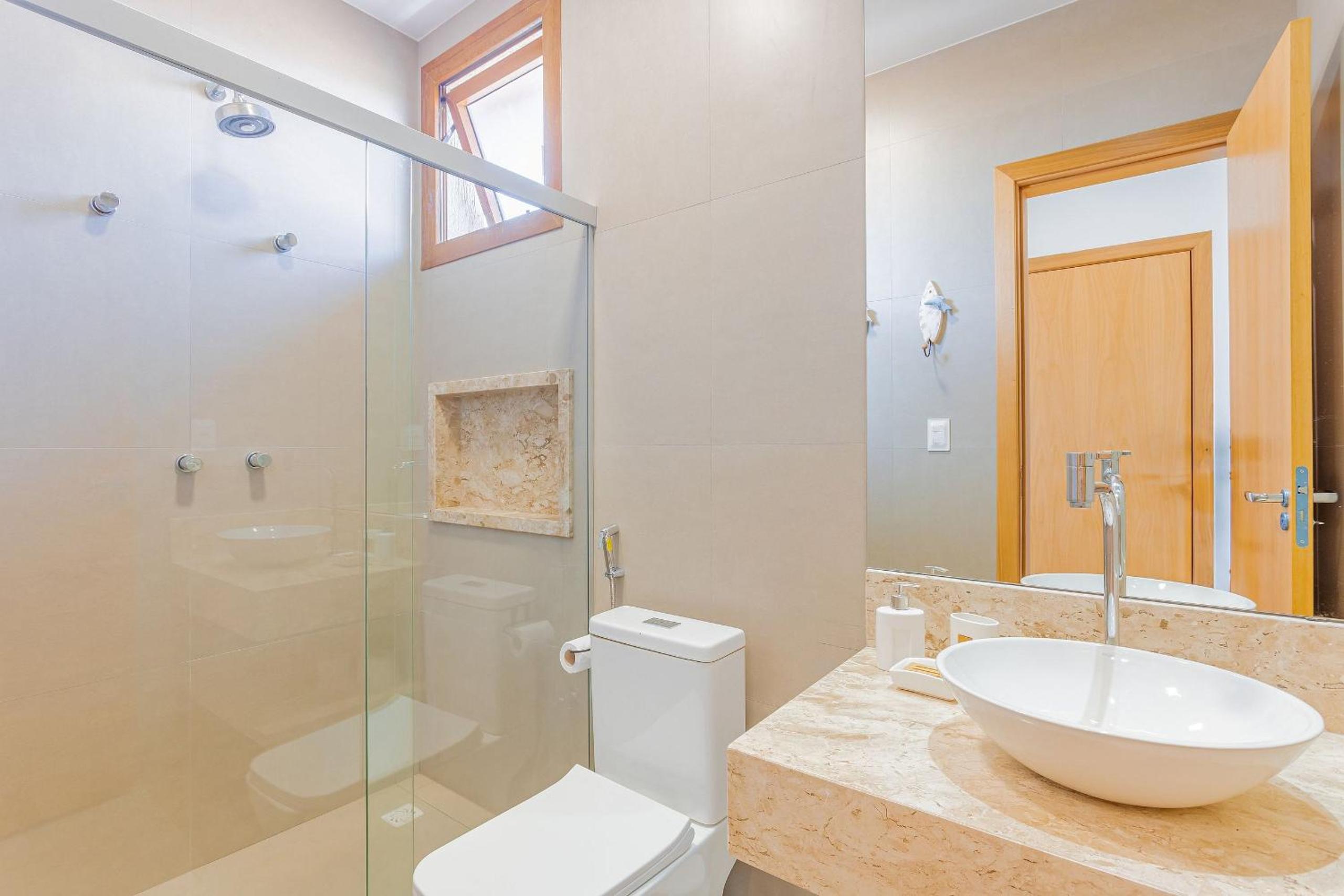 PF54 High Standard House with 5 Suites with Maid Included and Electric Vehicle Charger - Praia do Forte
