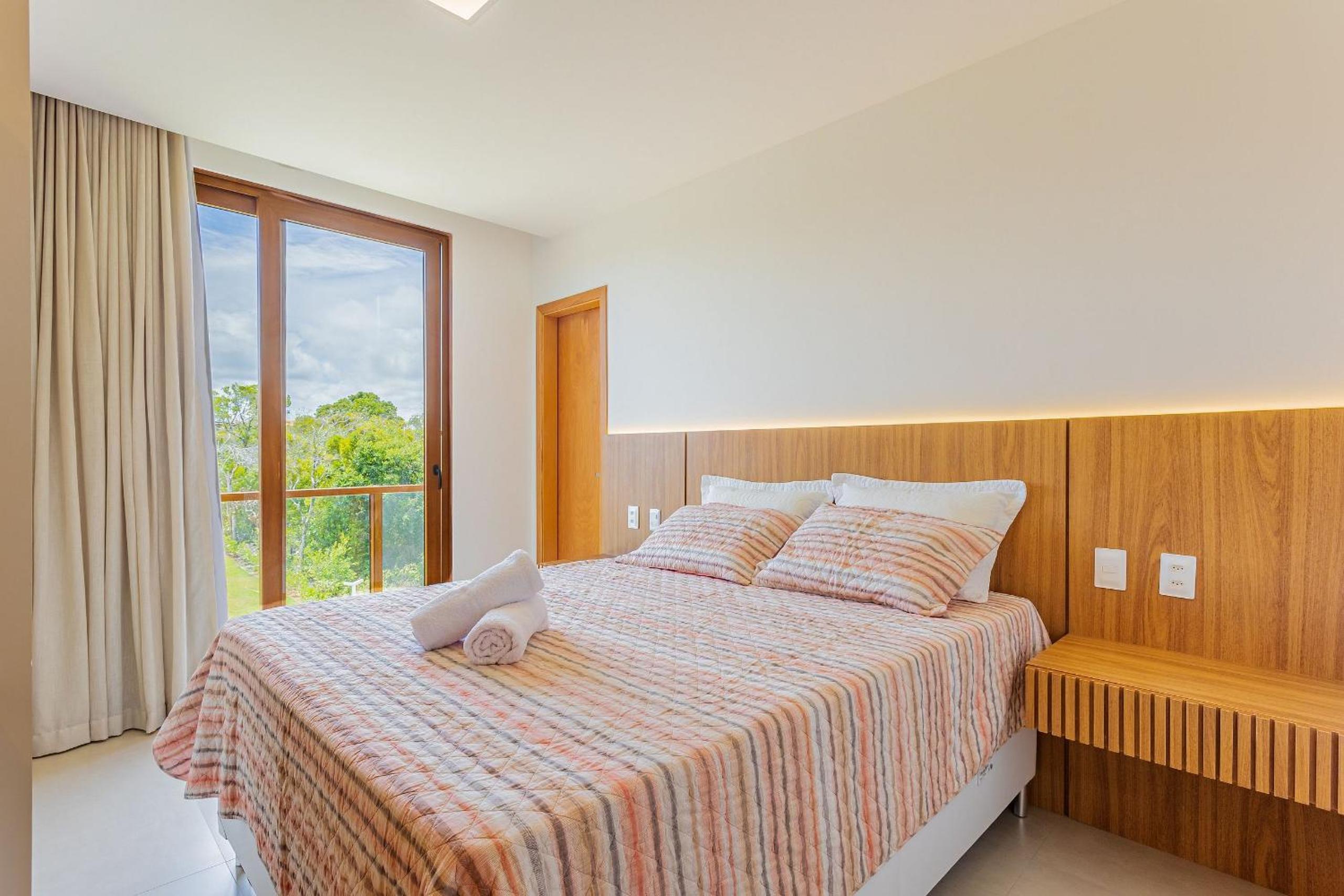 PF54 High Standard House with 5 Suites with Maid Included and Electric Vehicle Charger - Praia do Forte