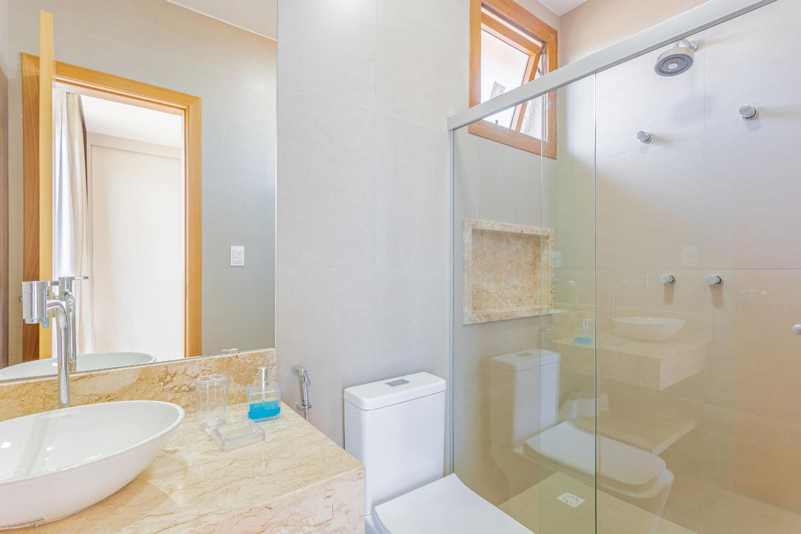 PF54 High Standard House with 5 Suites with Maid Included and Electric Vehicle Charger - Praia do Forte