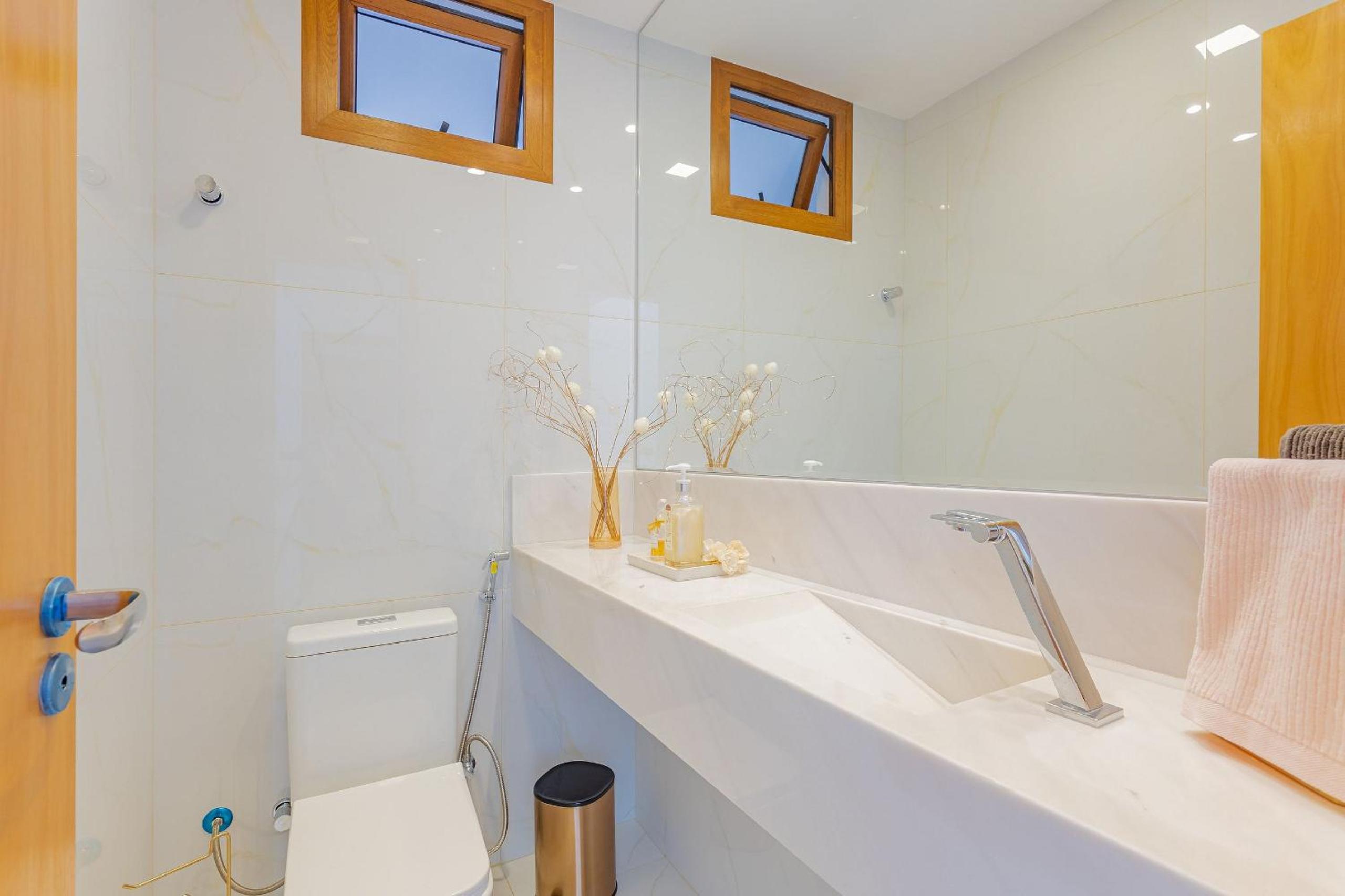 PF54 High Standard House with 5 Suites with Maid Included and Electric Vehicle Charger - Praia do Forte