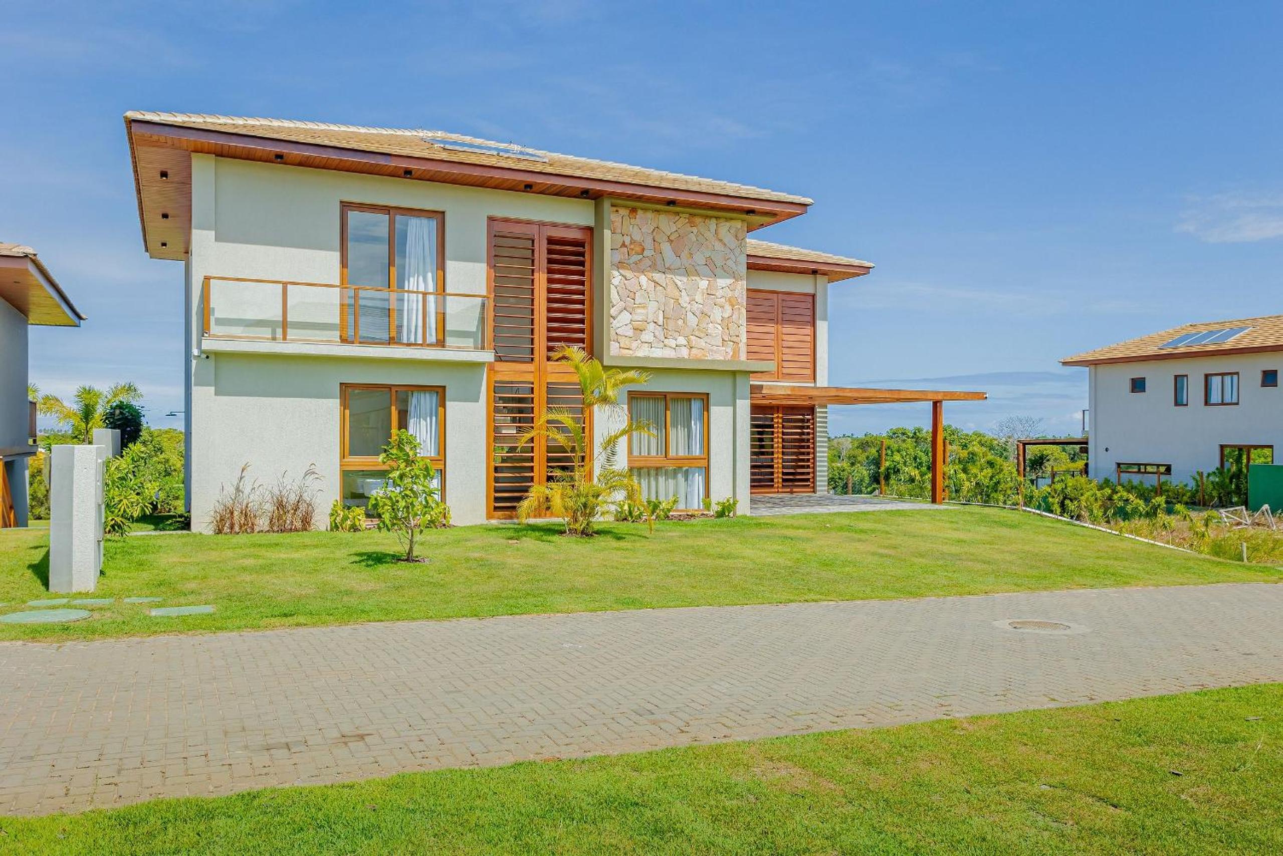 PF54 High Standard House with 5 Suites with Maid Included and Electric Vehicle Charger - Praia do Forte