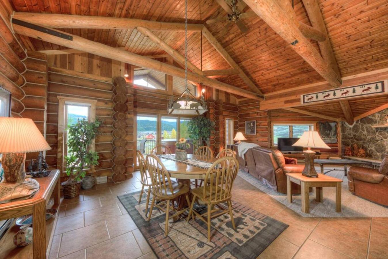 Last Minute Special- Cozy Log Cabin, Views, Hottub