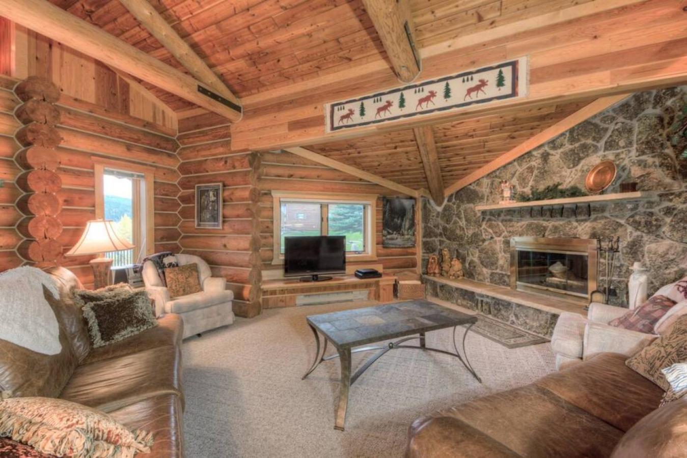 Last Minute Special- Cozy Log Cabin, Views, Hottub