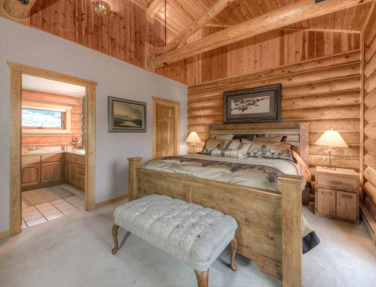 Last Minute Special- Cozy Log Cabin, Views, Hottub