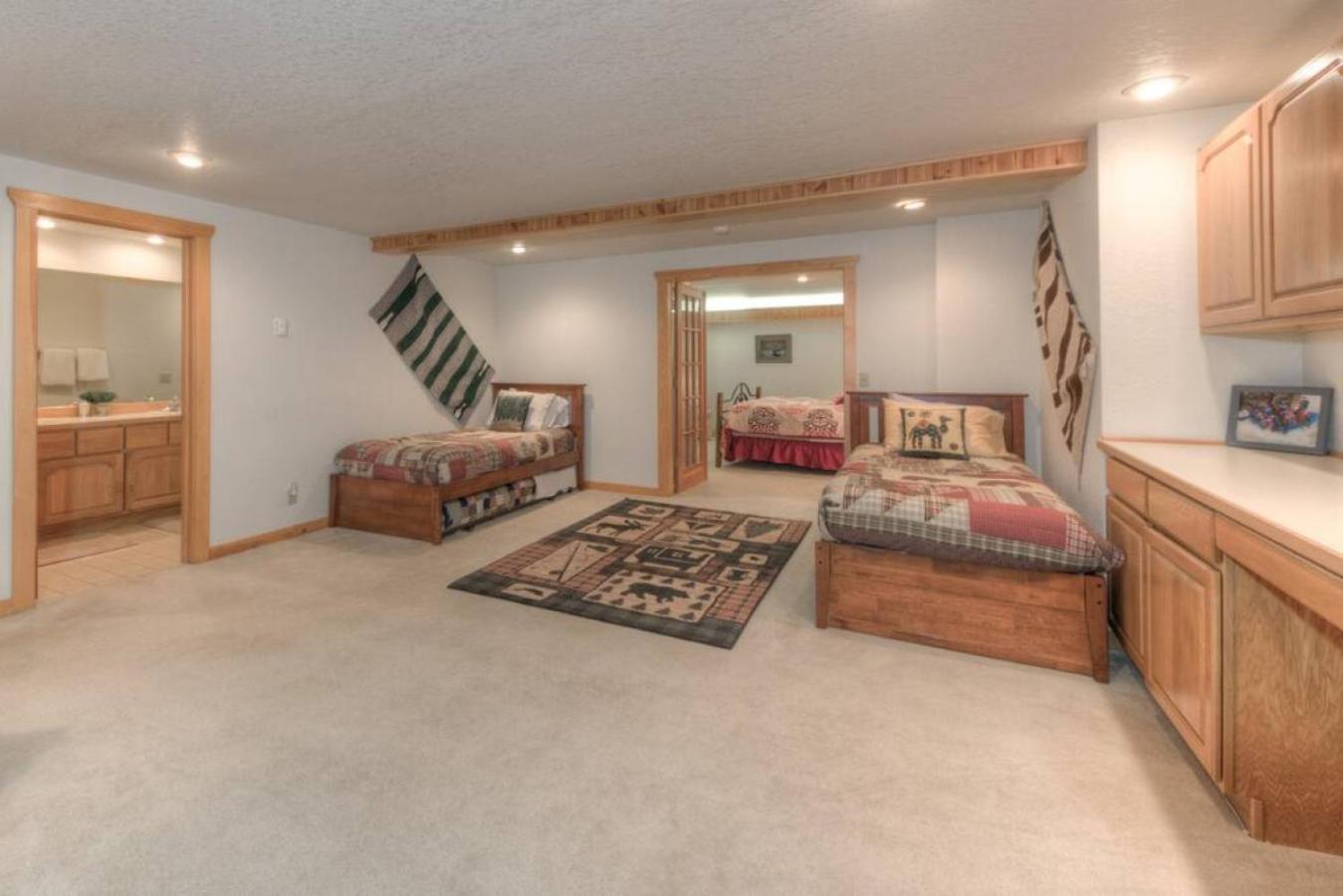 Last Minute Special- Cozy Log Cabin, Views, Hottub