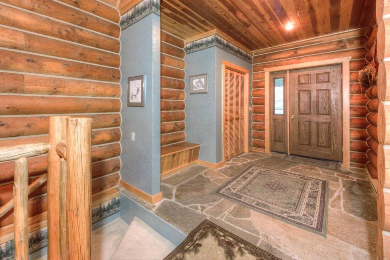 Last Minute Special- Cozy Log Cabin, Views, Hottub