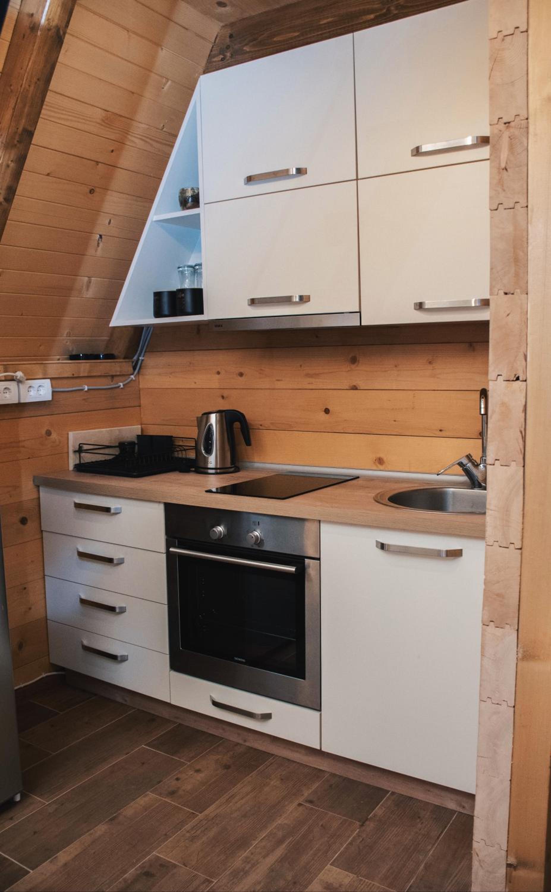 Owl House Jelovica