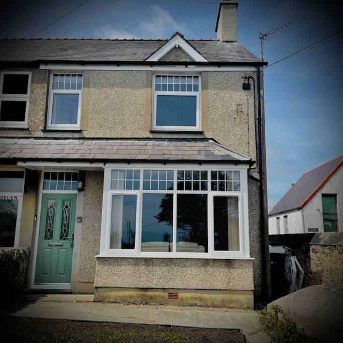 Hotel Coastal walks, Log burner & Hot tub - Image 1