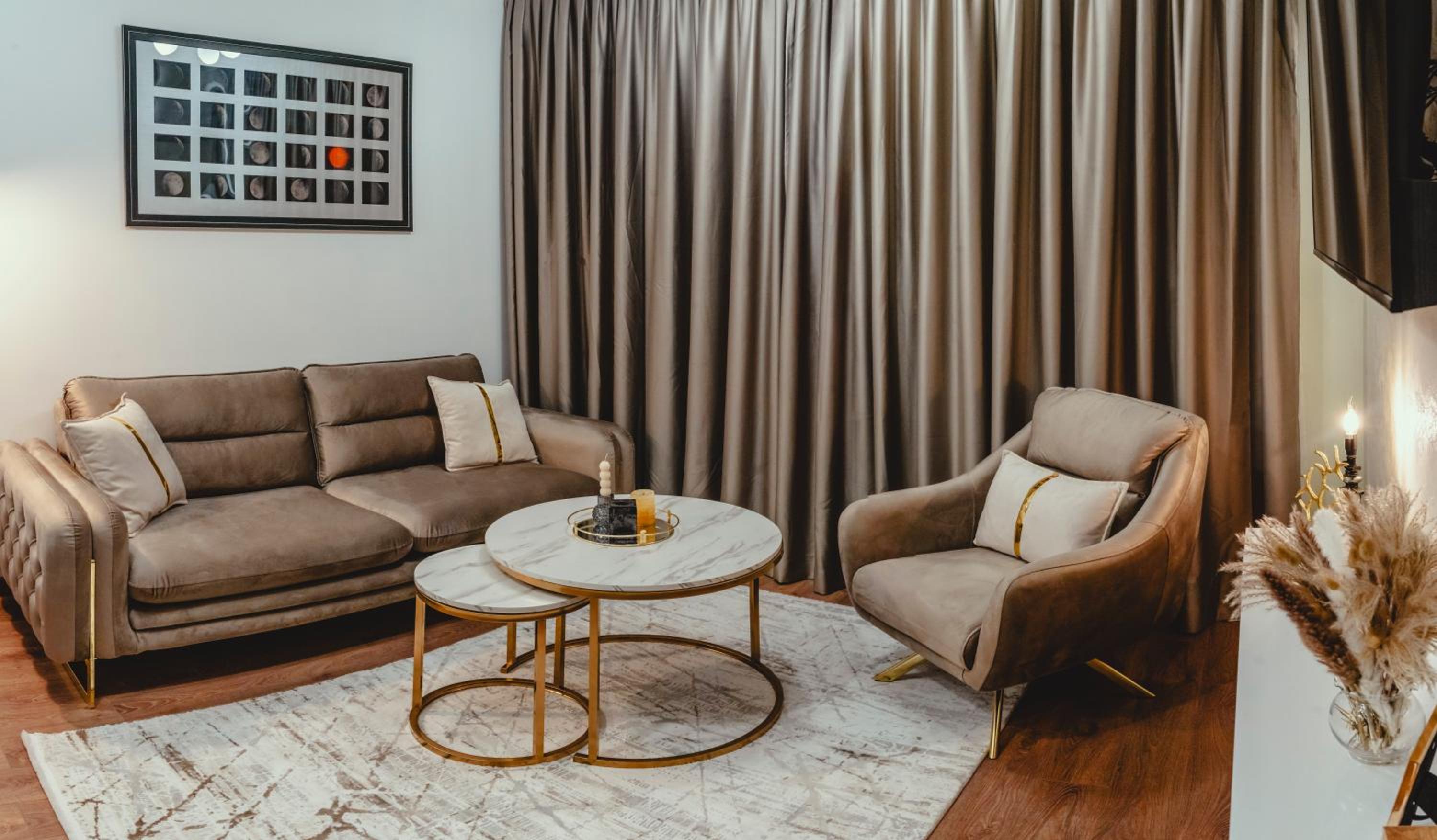 Elegant Living Apartment 2