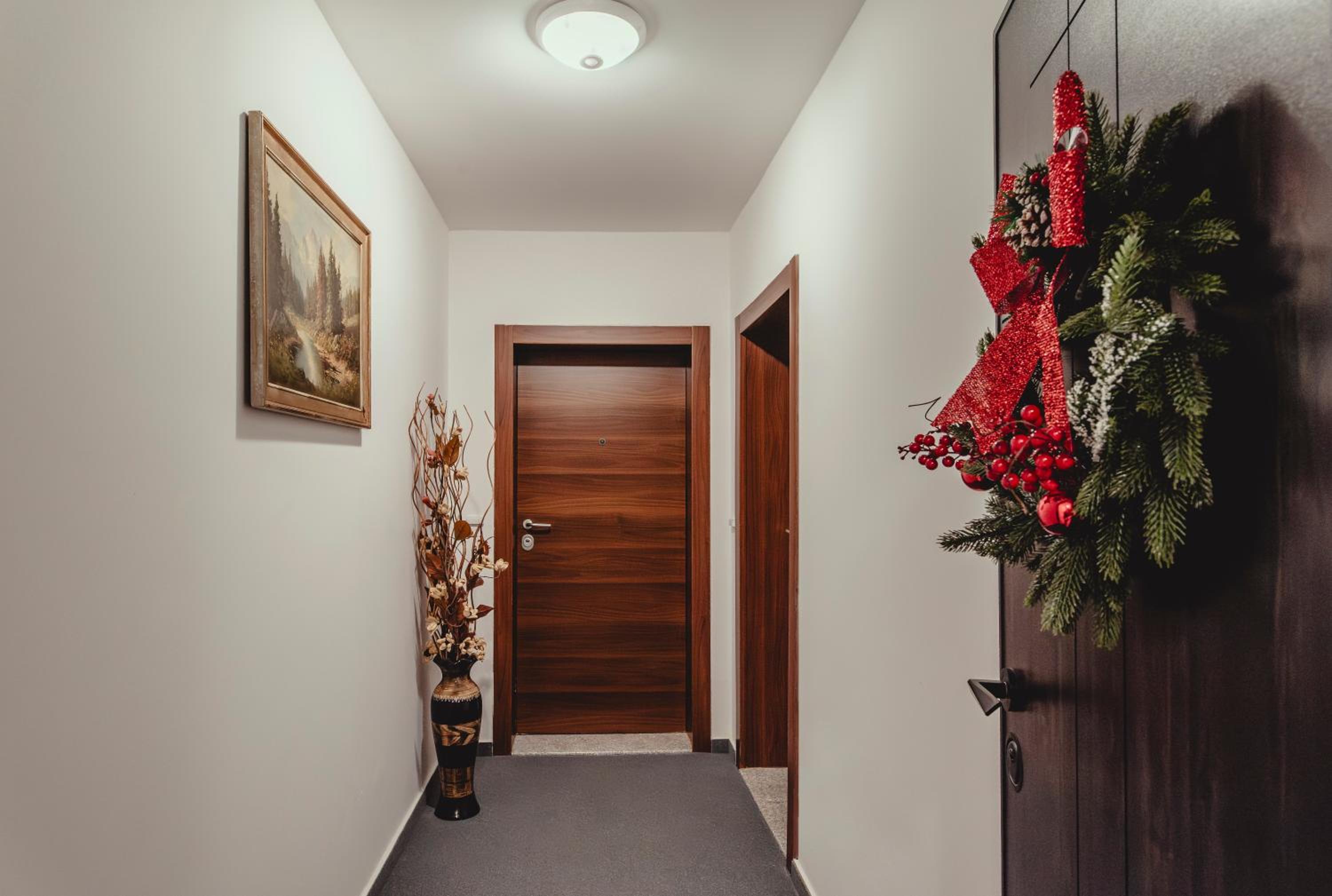 Elegant Living Apartment 2