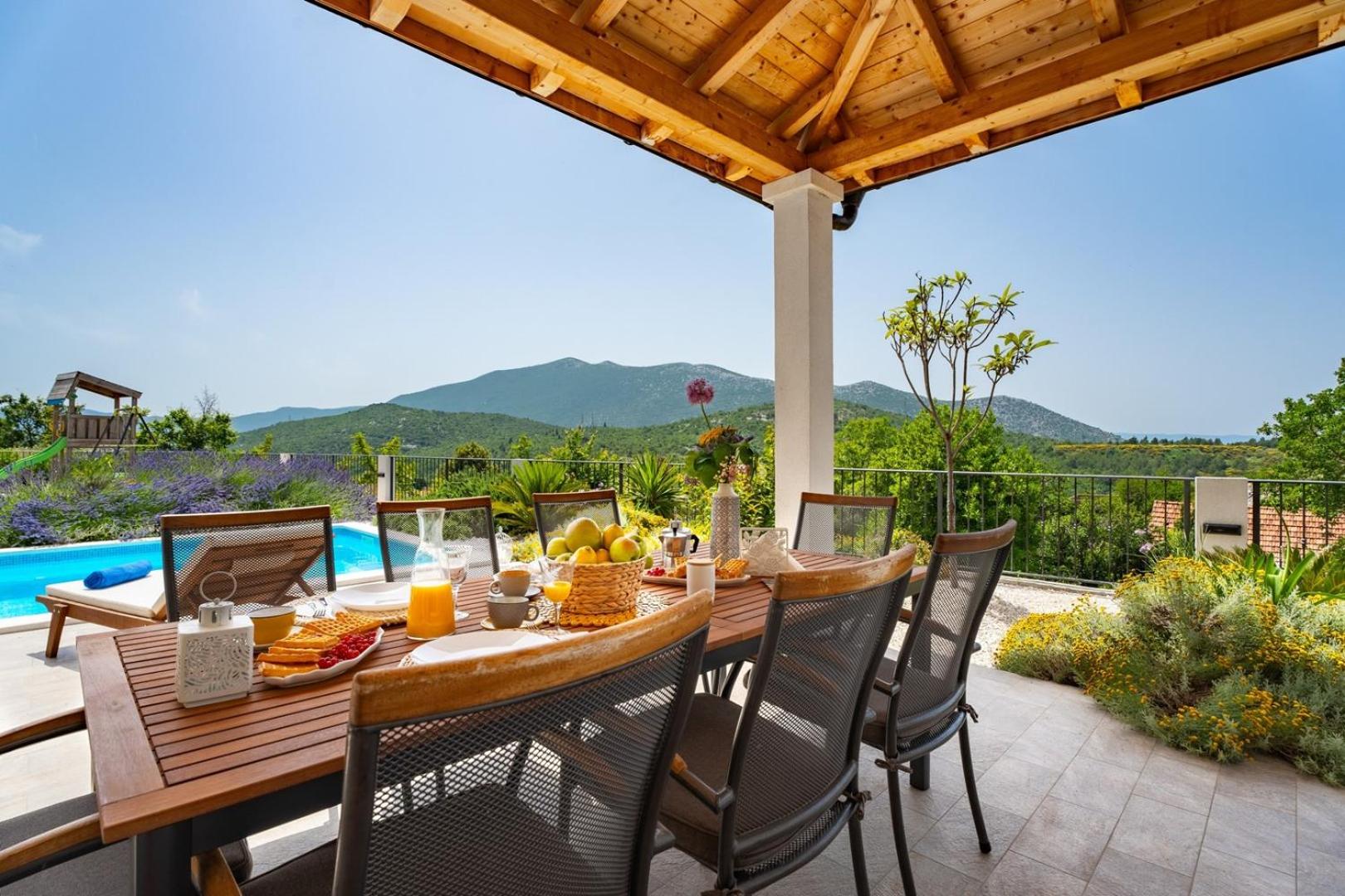 Villa Belina: 4 ensuite bedrooms, game room, heated pool, sauna & gym view 2