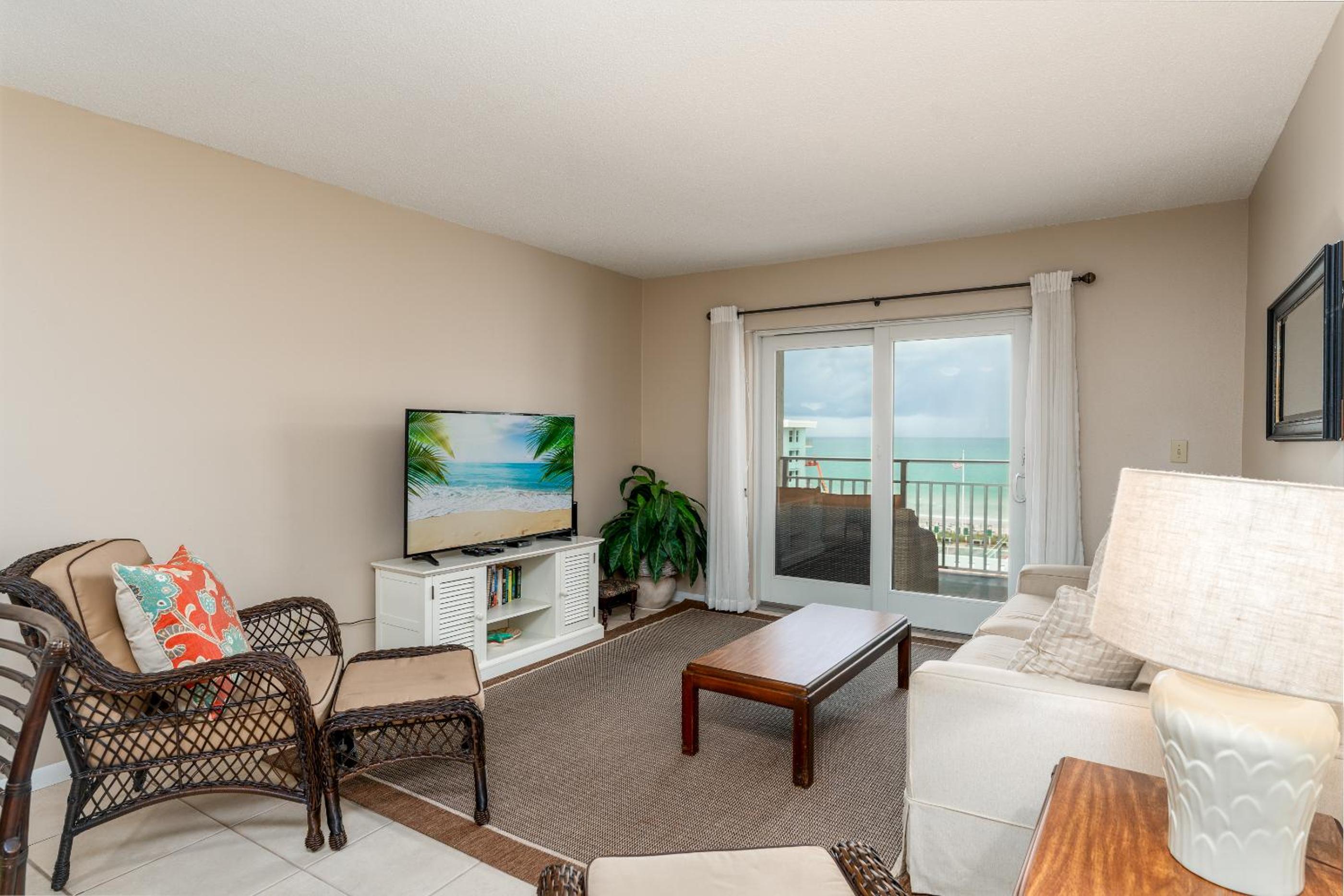 Fabulous Ocean and Pool Views From Balcony & Located on No-Drive Beach