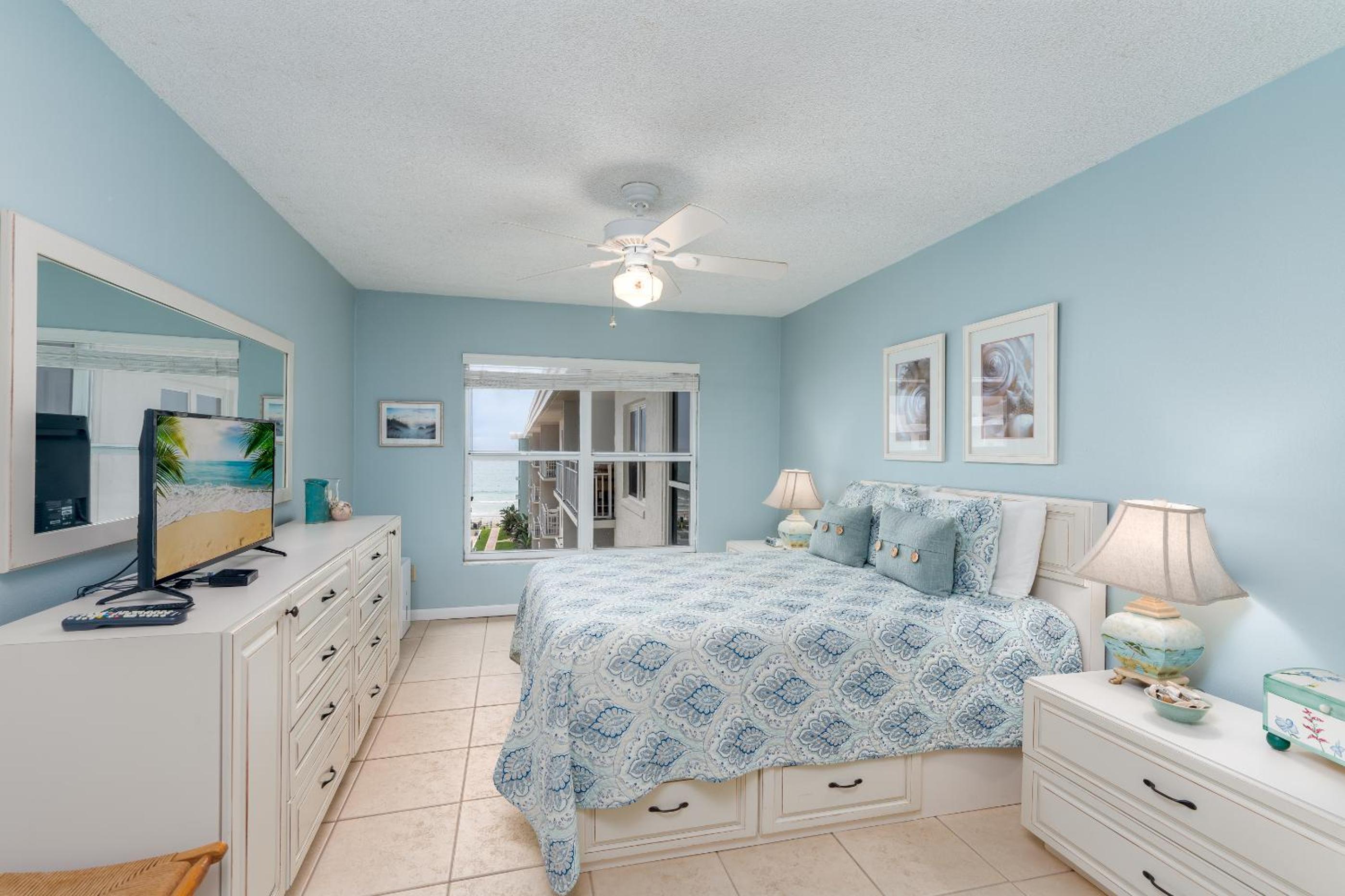 Fabulous Ocean and Pool Views From Balcony & Located on No-Drive Beach