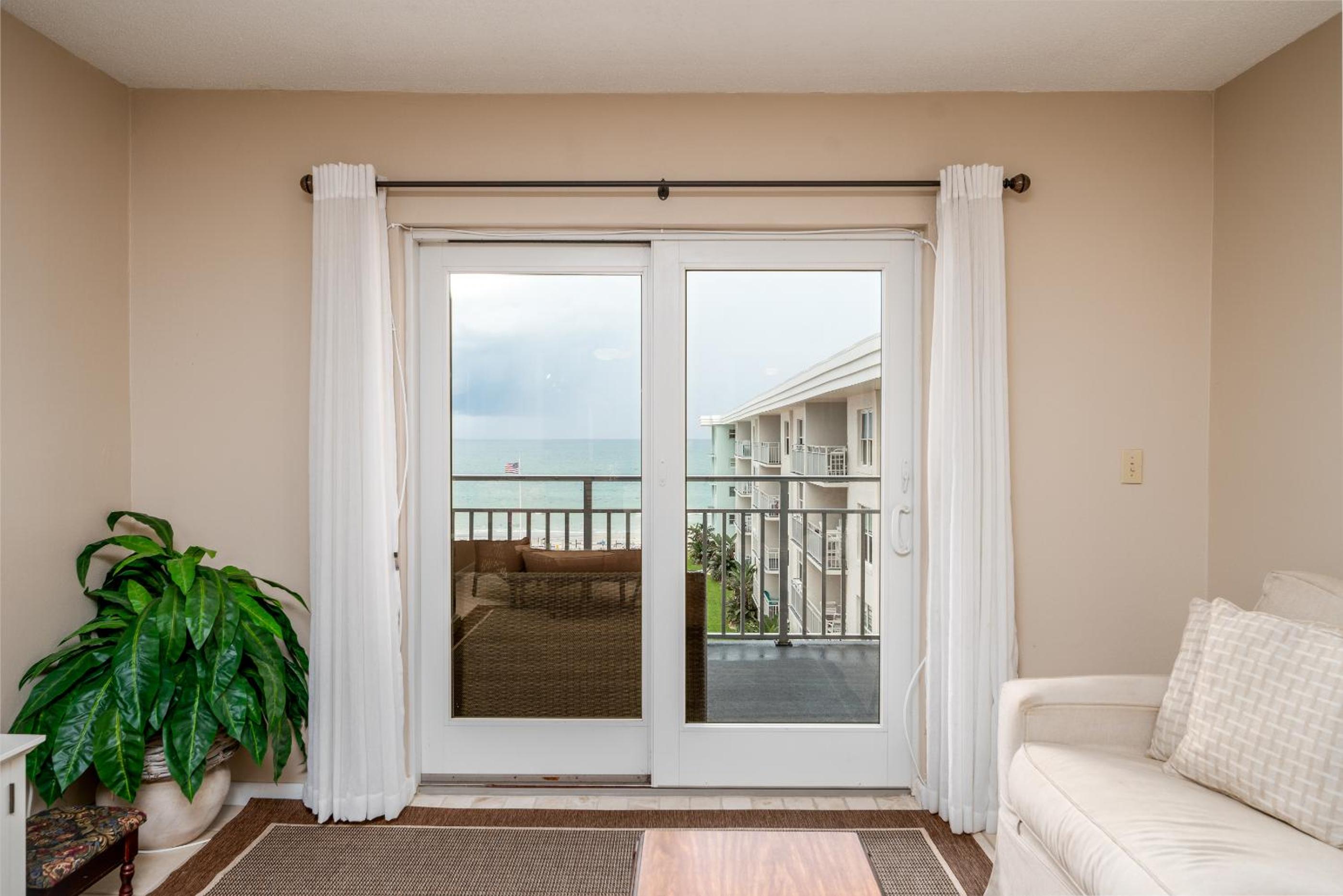 Fabulous Ocean and Pool Views From Balcony & Located on No-Drive Beach
