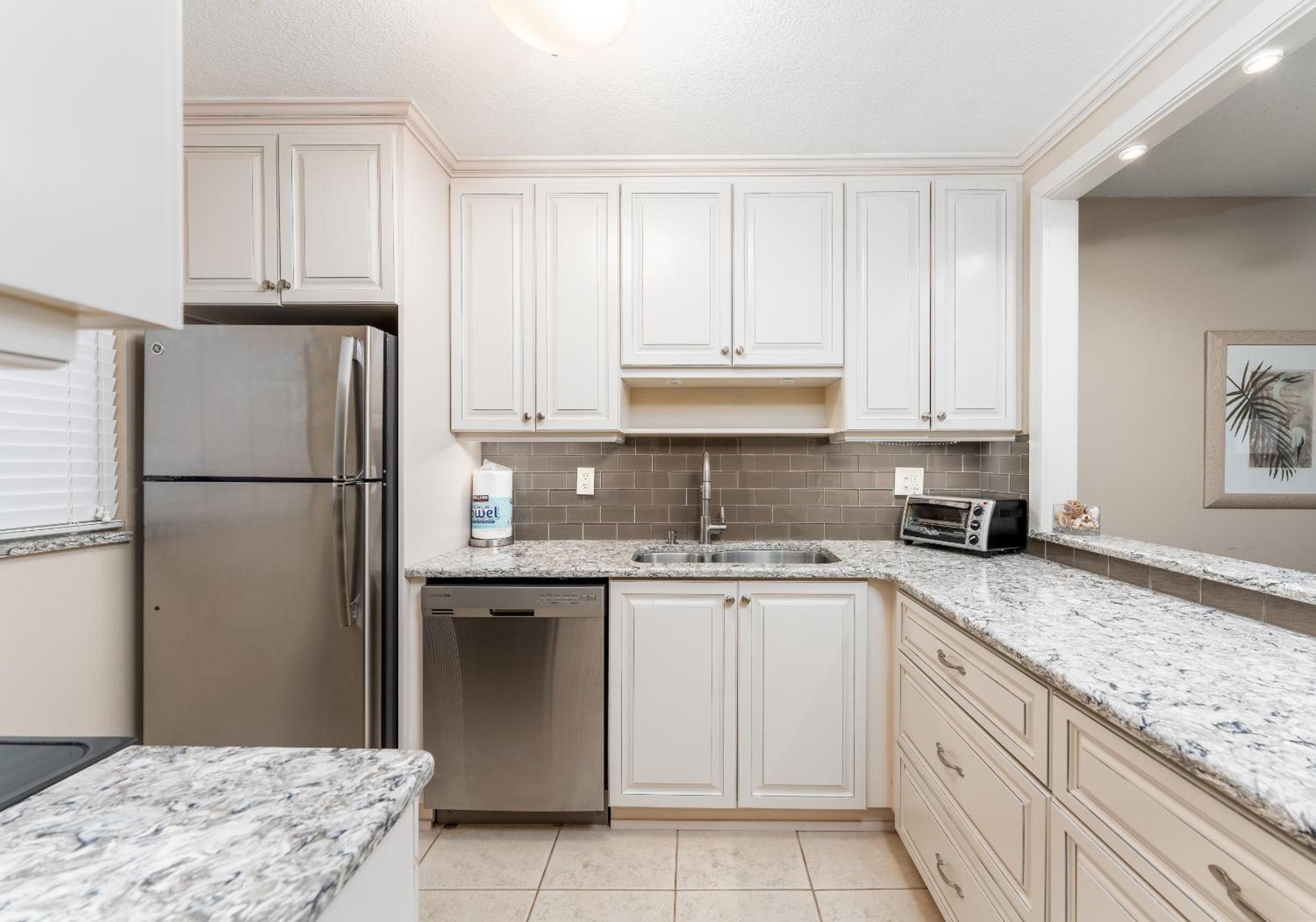 Fabulous Ocean and Pool Views From Balcony & Located on No-Drive Beach
