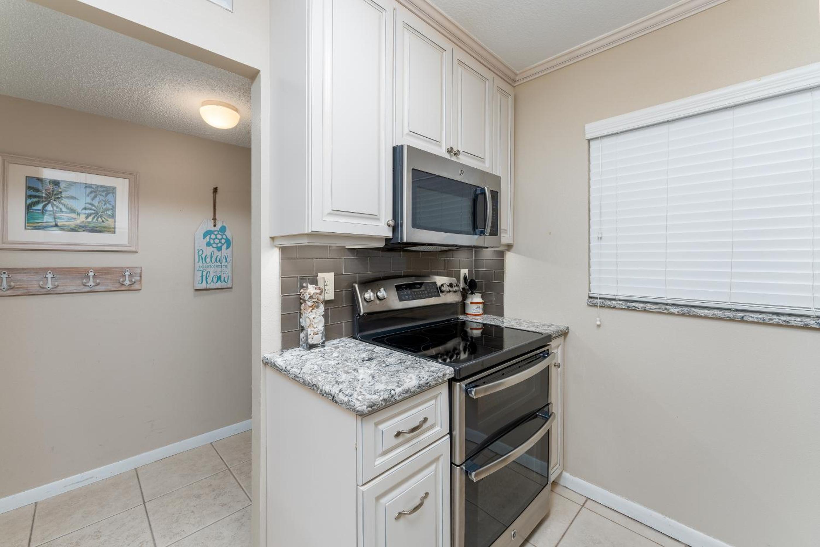 Fabulous Ocean and Pool Views From Balcony & Located on No-Drive Beach