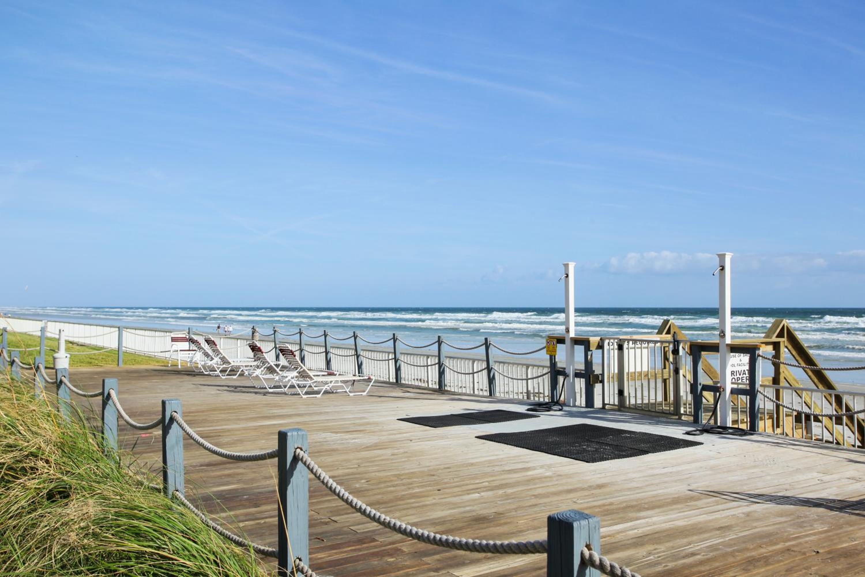 Fabulous Ocean and Pool Views From Balcony & Located on No-Drive Beach