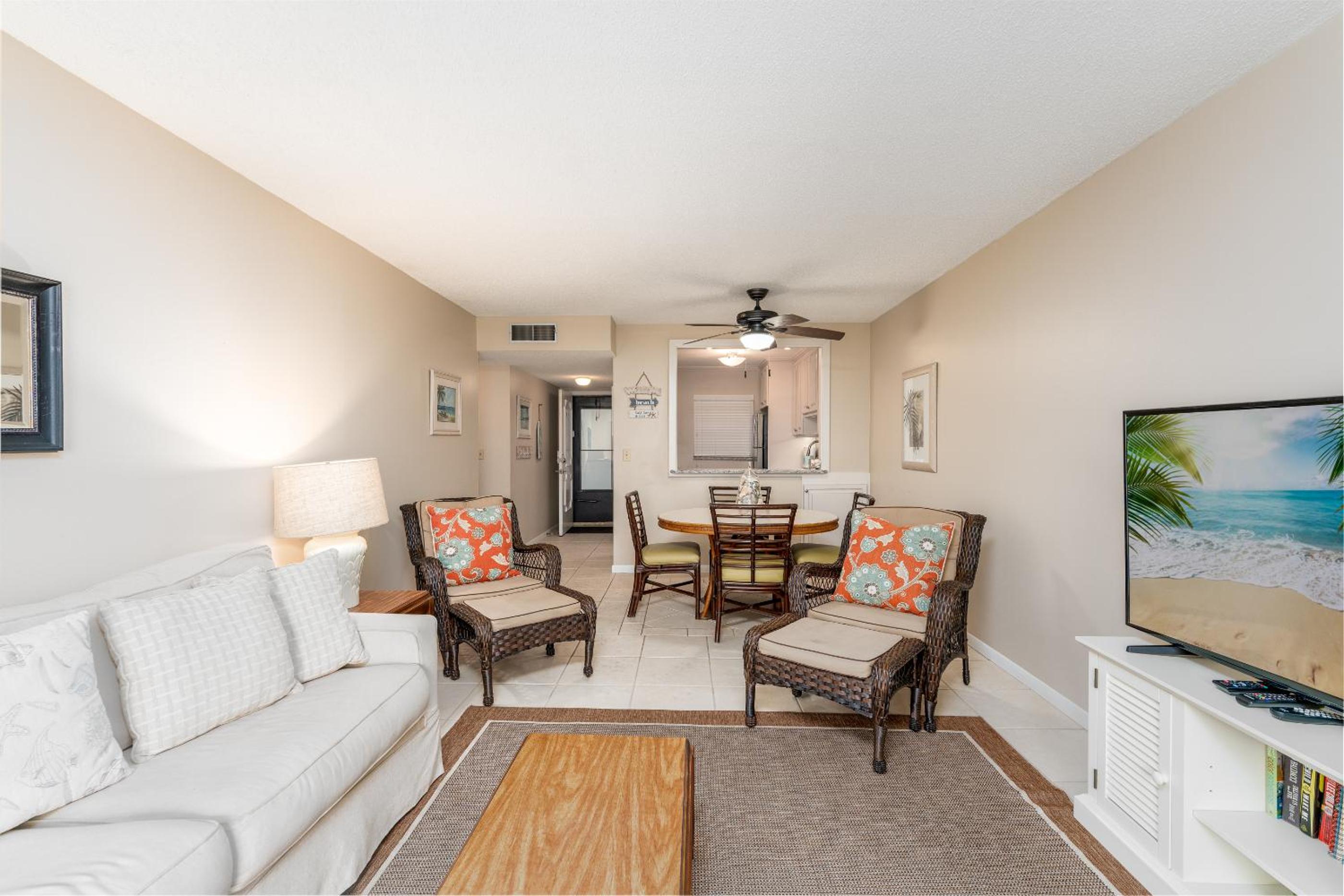 Fabulous Ocean and Pool Views From Balcony & Located on No-Drive Beach