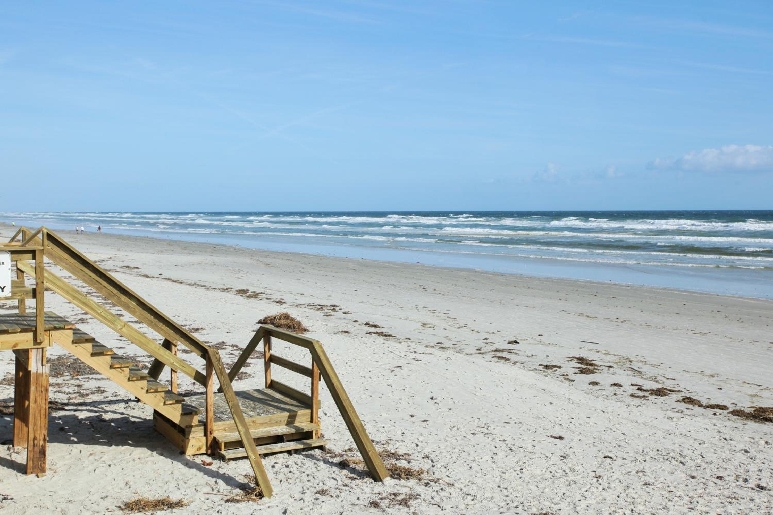 Fabulous Ocean and Pool Views From Balcony & Located on No-Drive Beach
