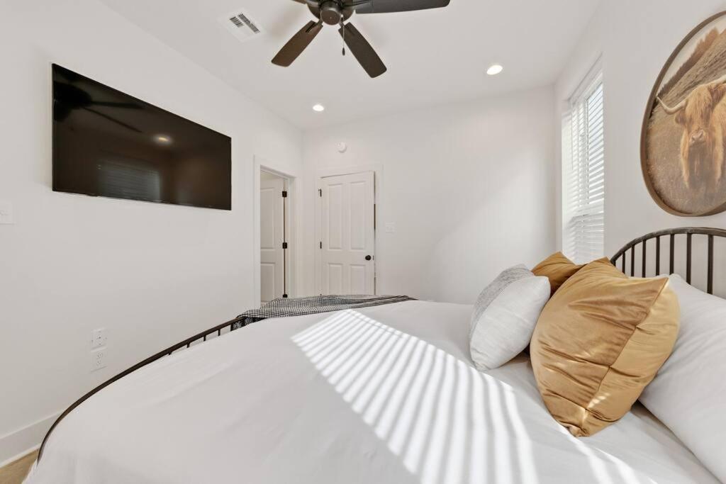 Bayou house*Instant booking*King bd*Great Location view 4