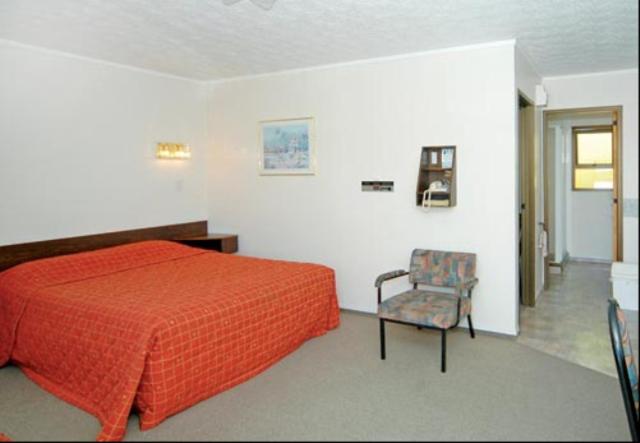 Ace High Motor Inn