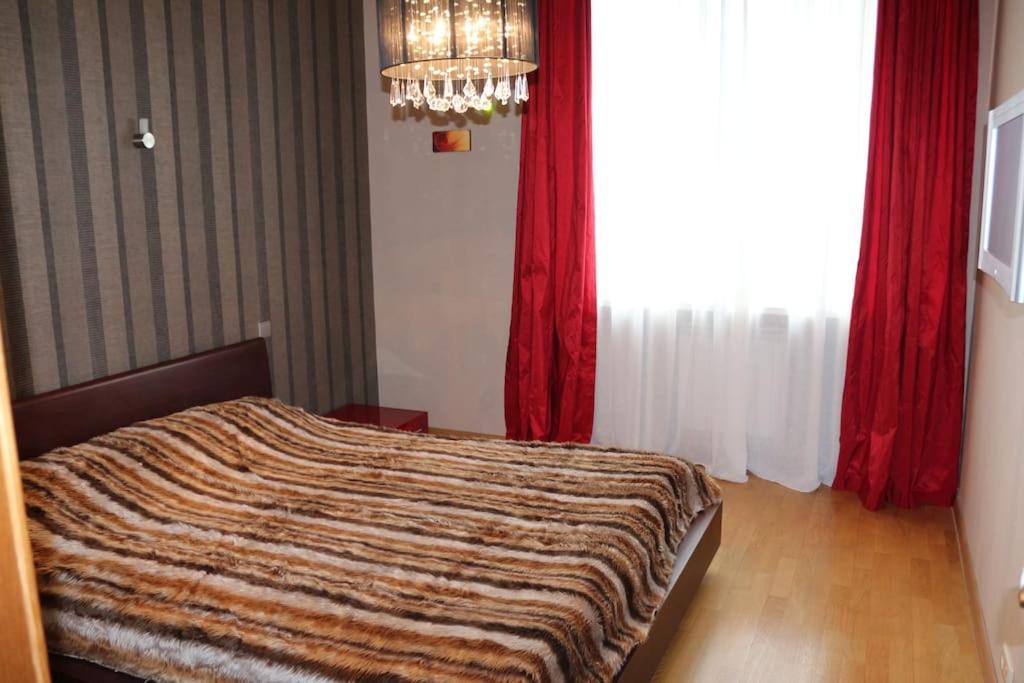Tsiklauri Luxurious Apartment in the City Centre view 4