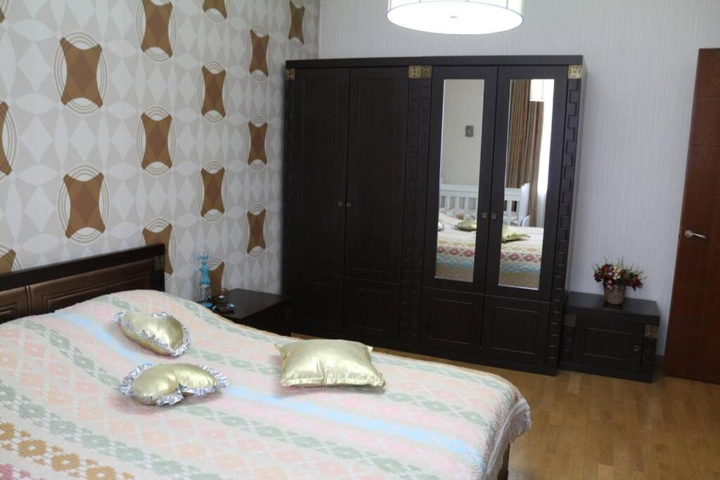 Tsiklauri Luxurious Apartment in the City Centre view 3