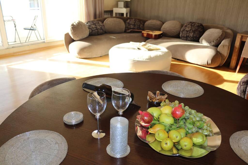 Tsiklauri Luxurious Apartment in the City Centre view 2
