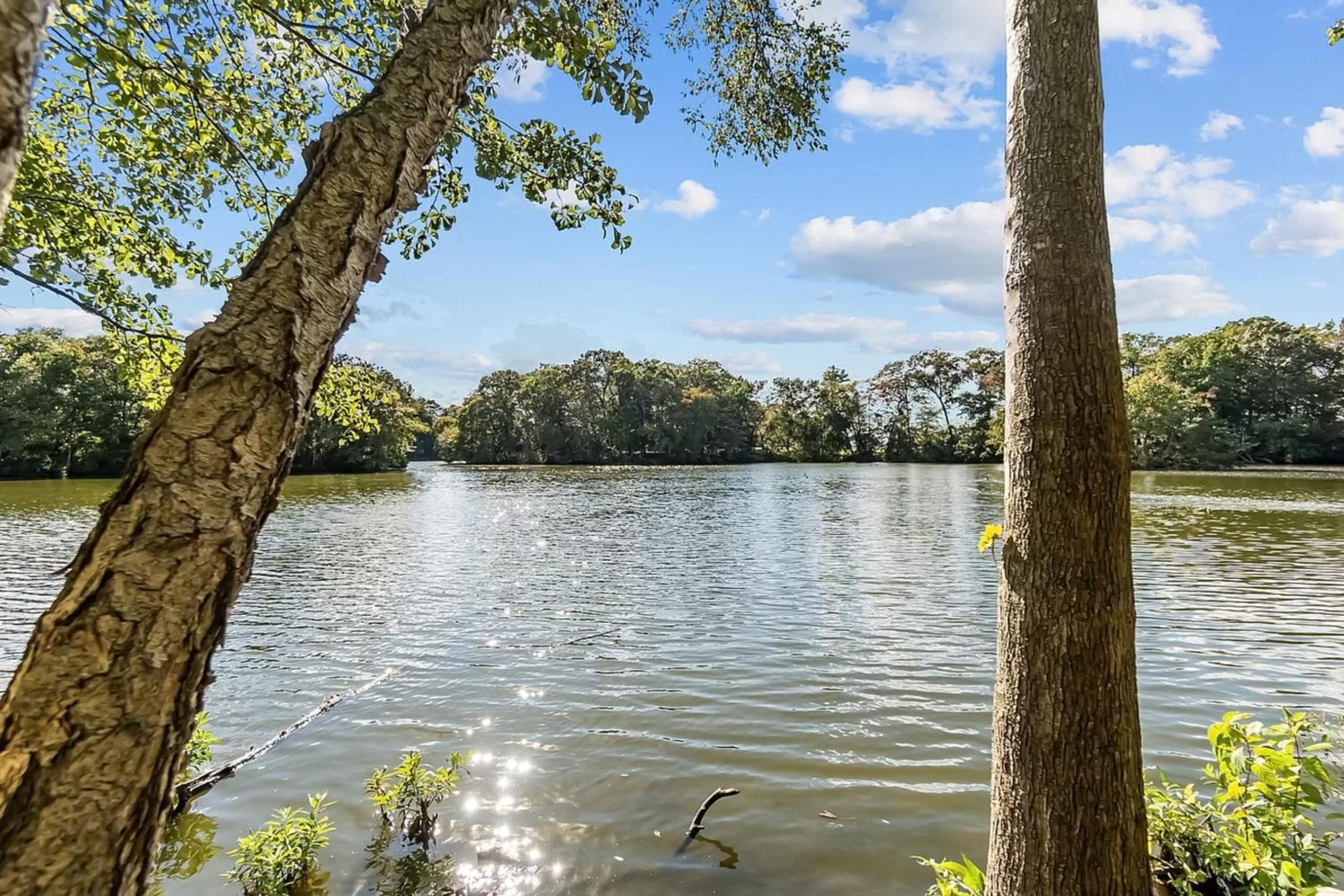 3BR Riverfront Home with kayaks and Game room