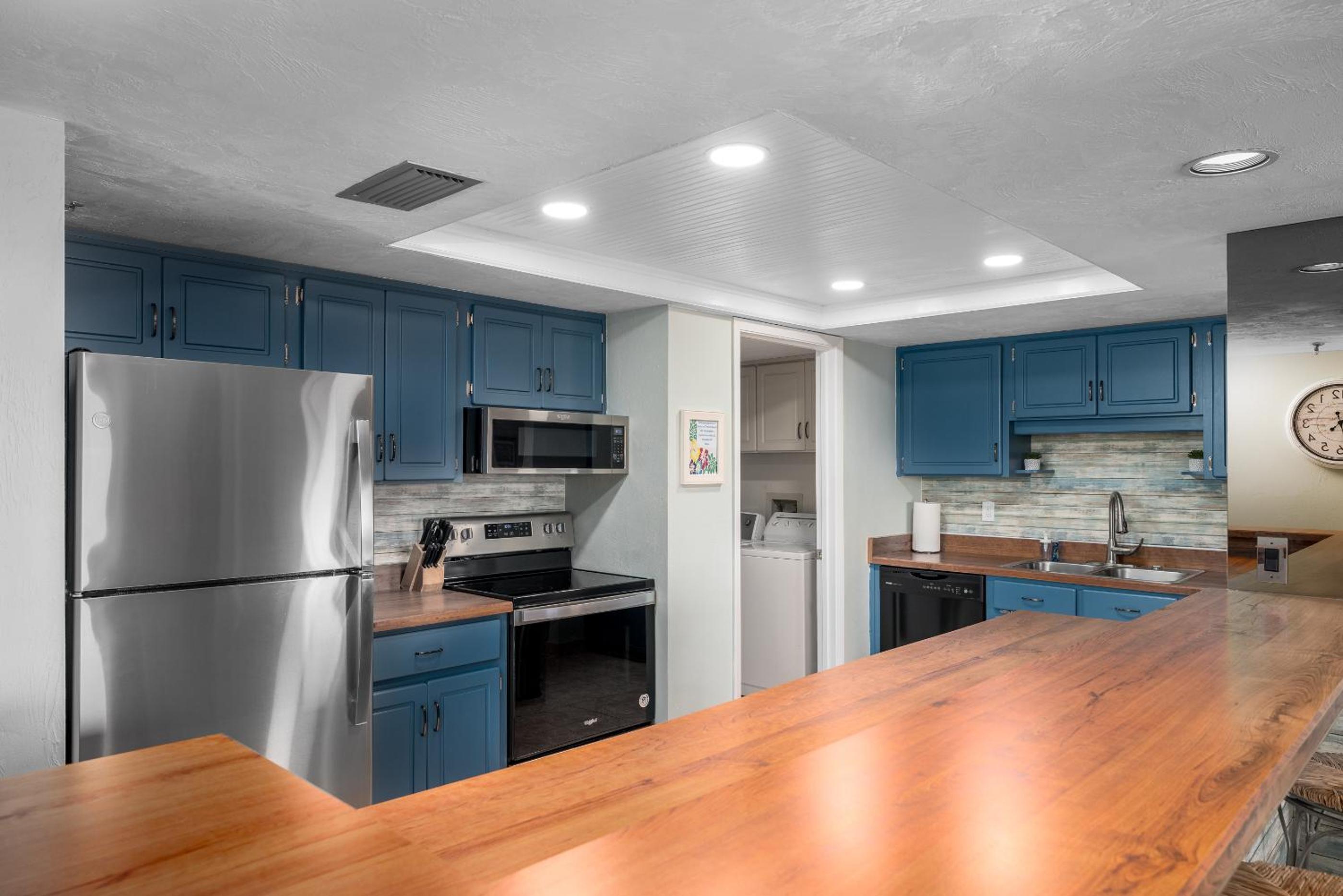 Fabulous ocean and beach views with top complex amenities