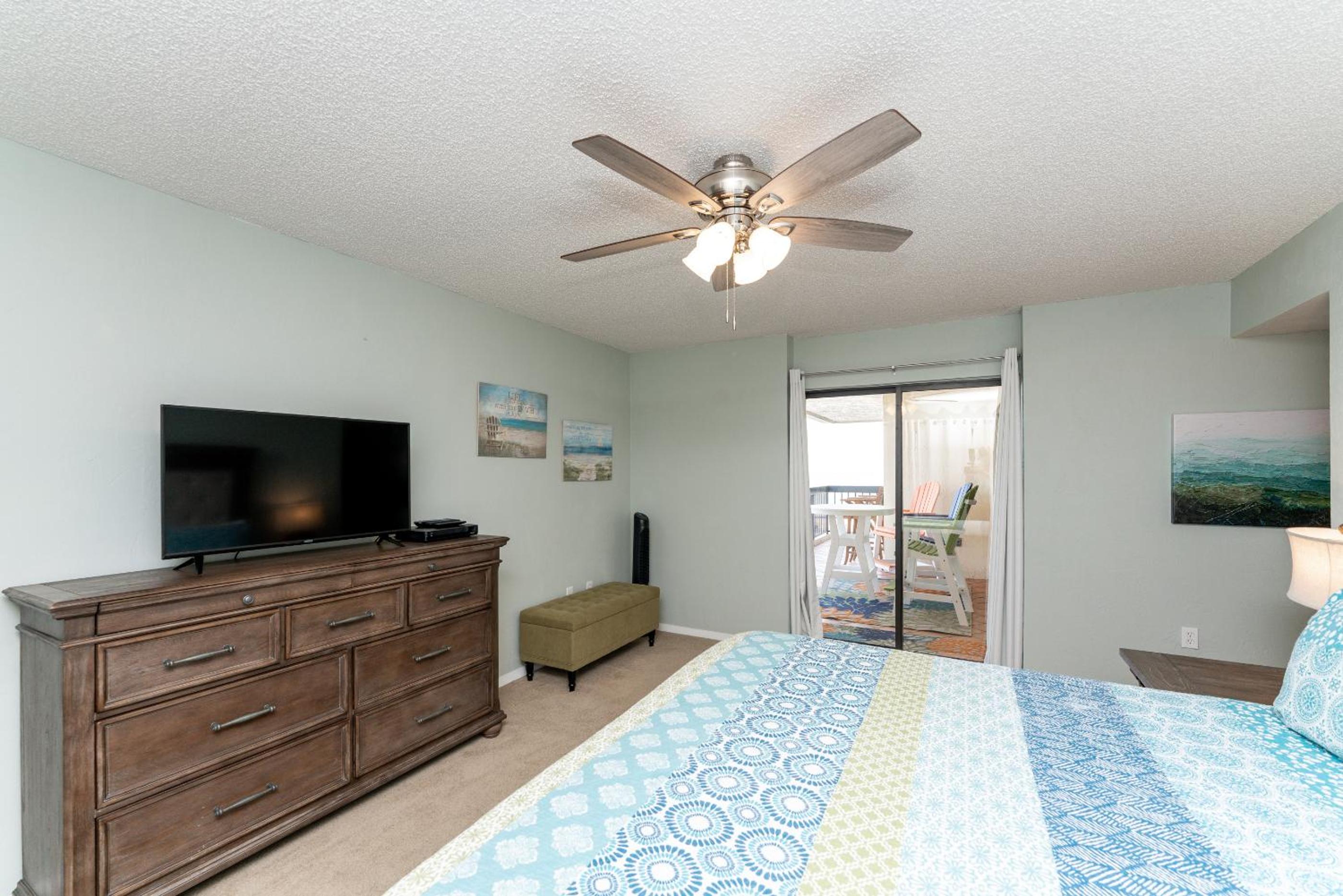 Fabulous ocean and beach views with top complex amenities