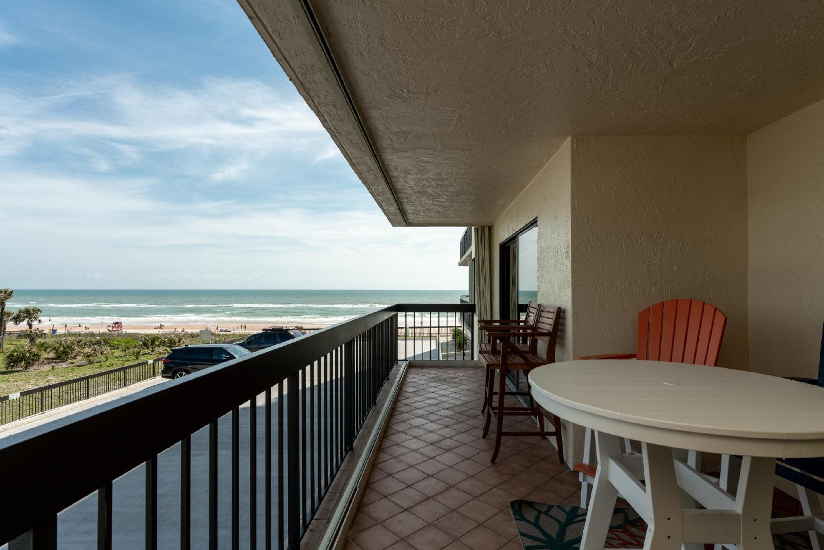 Fabulous ocean and beach views with top complex amenities