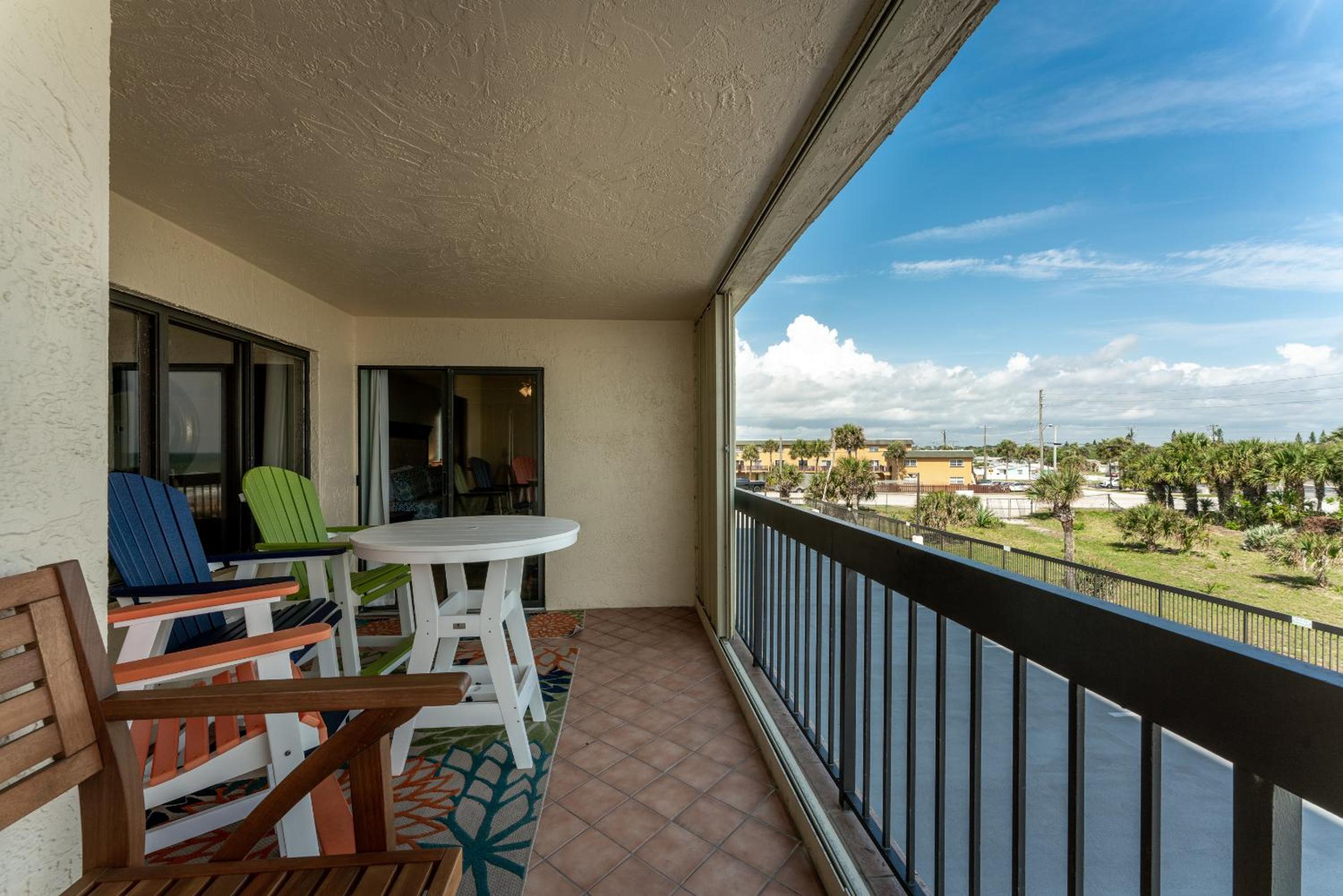 Fabulous ocean and beach views with top complex amenities