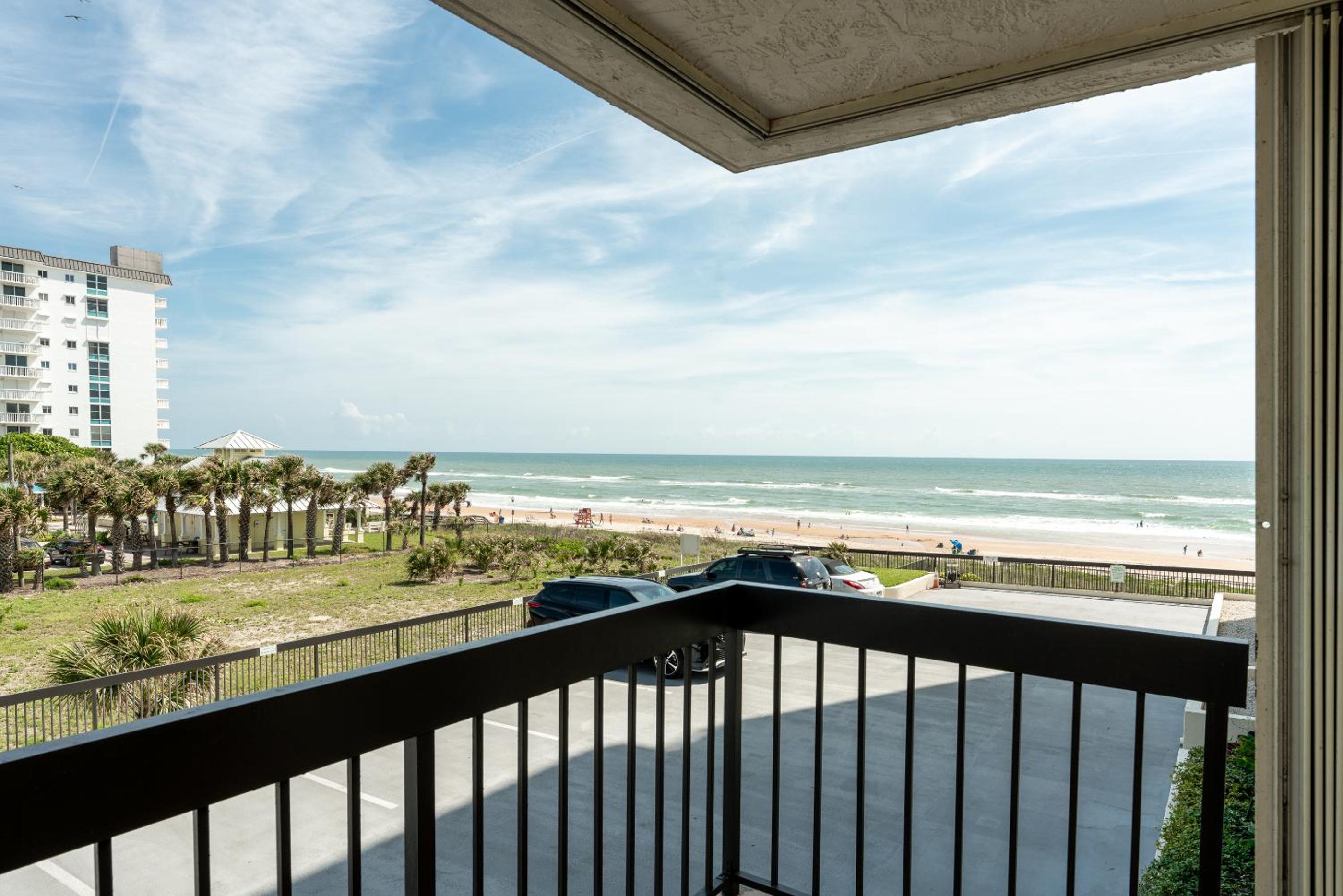 Fabulous ocean and beach views with top complex amenities