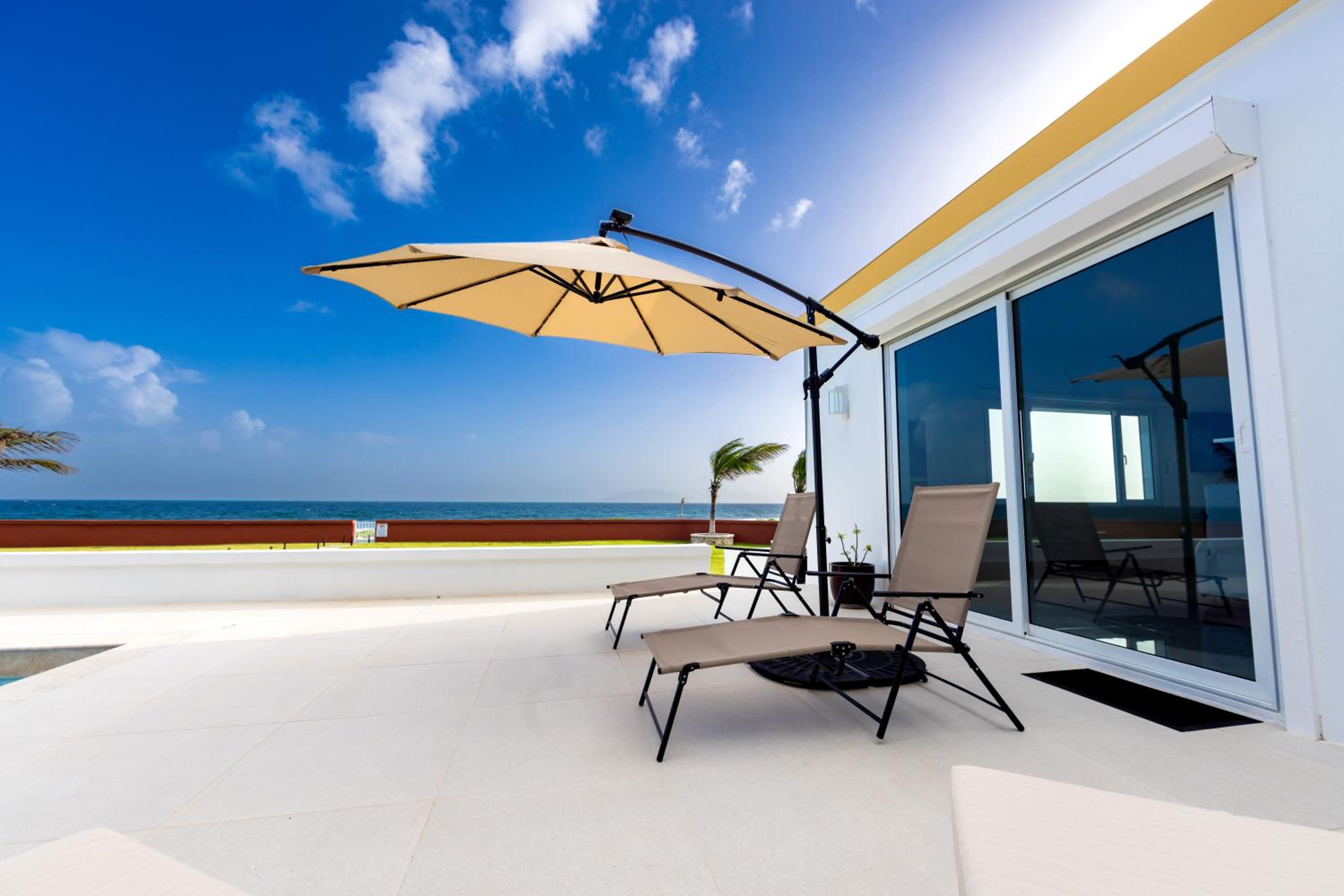 4-Bed Villa Pool Parking