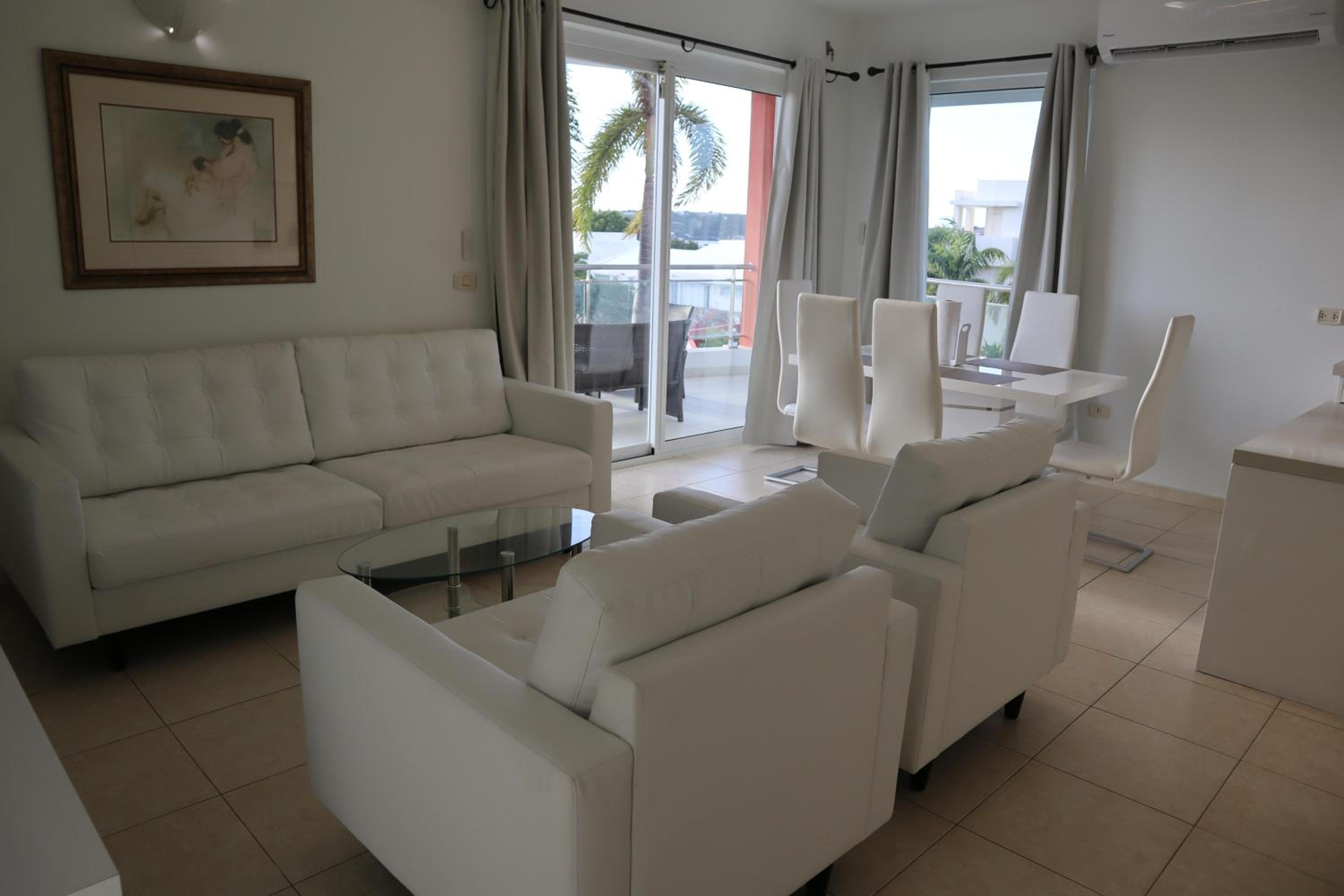 Captivating 2-Bed Apartment in Maho view 3